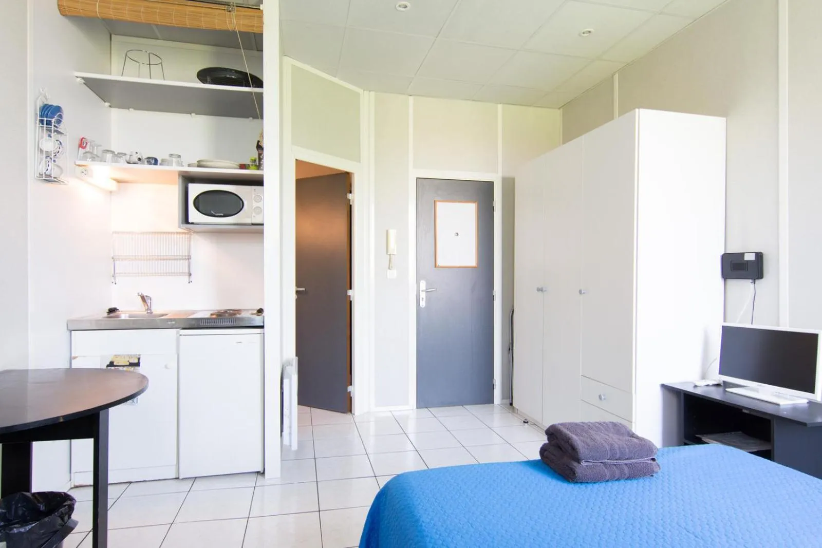 Kitchen or kitchenette, Bed in Résidence Carpe Diem