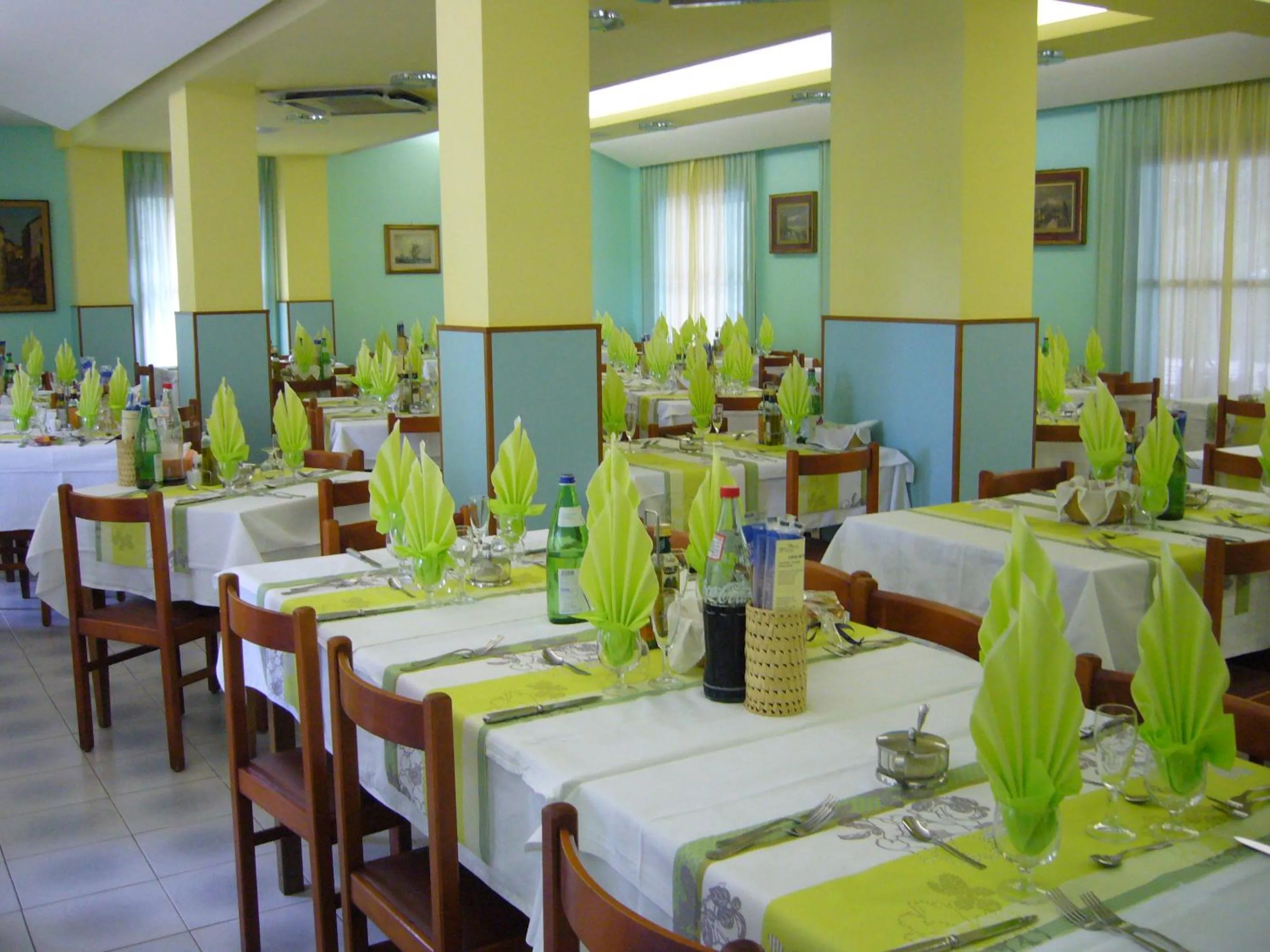 Restaurant/places to eat in Hotel Parini