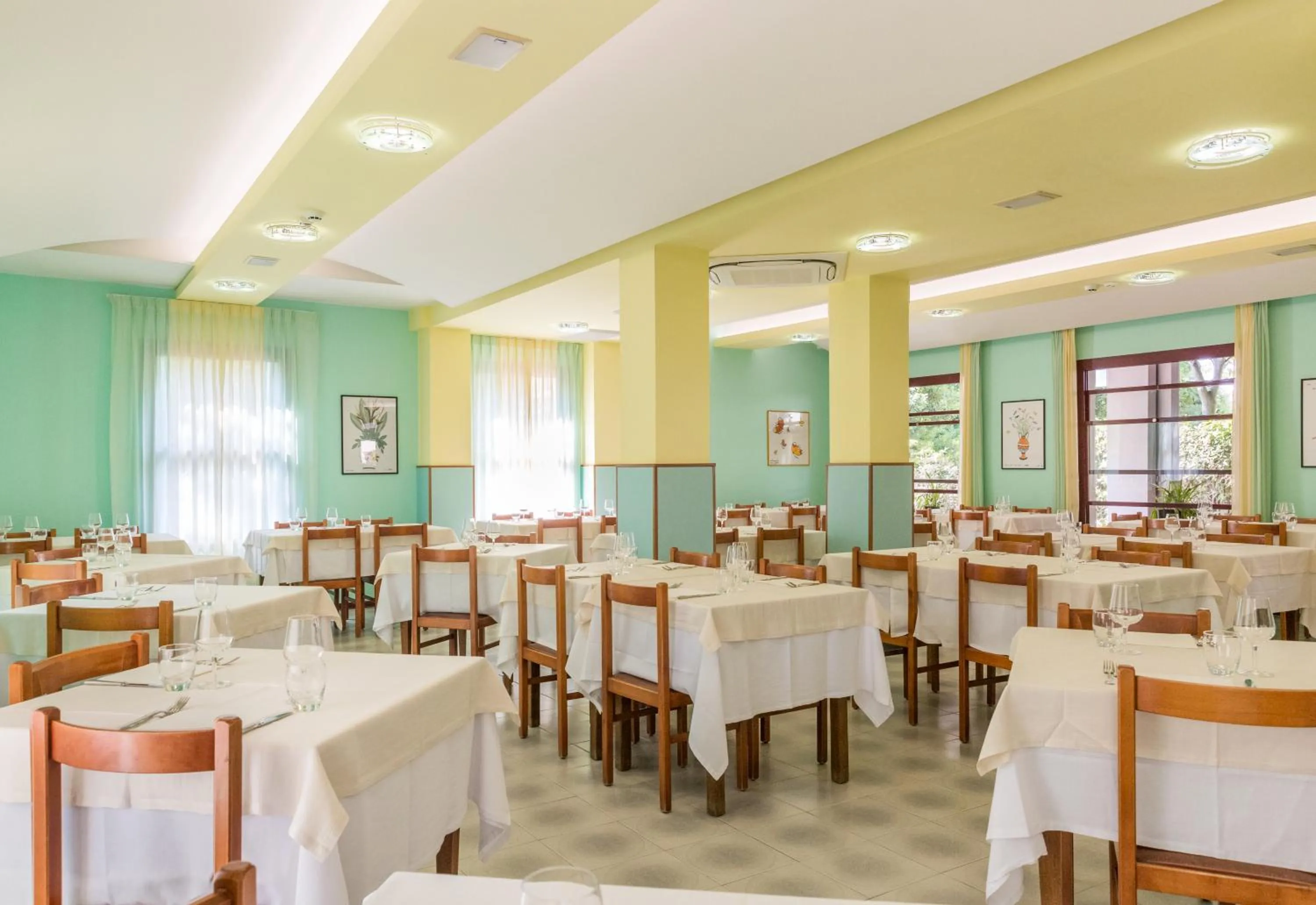 Restaurant/places to eat in Hotel Parini
