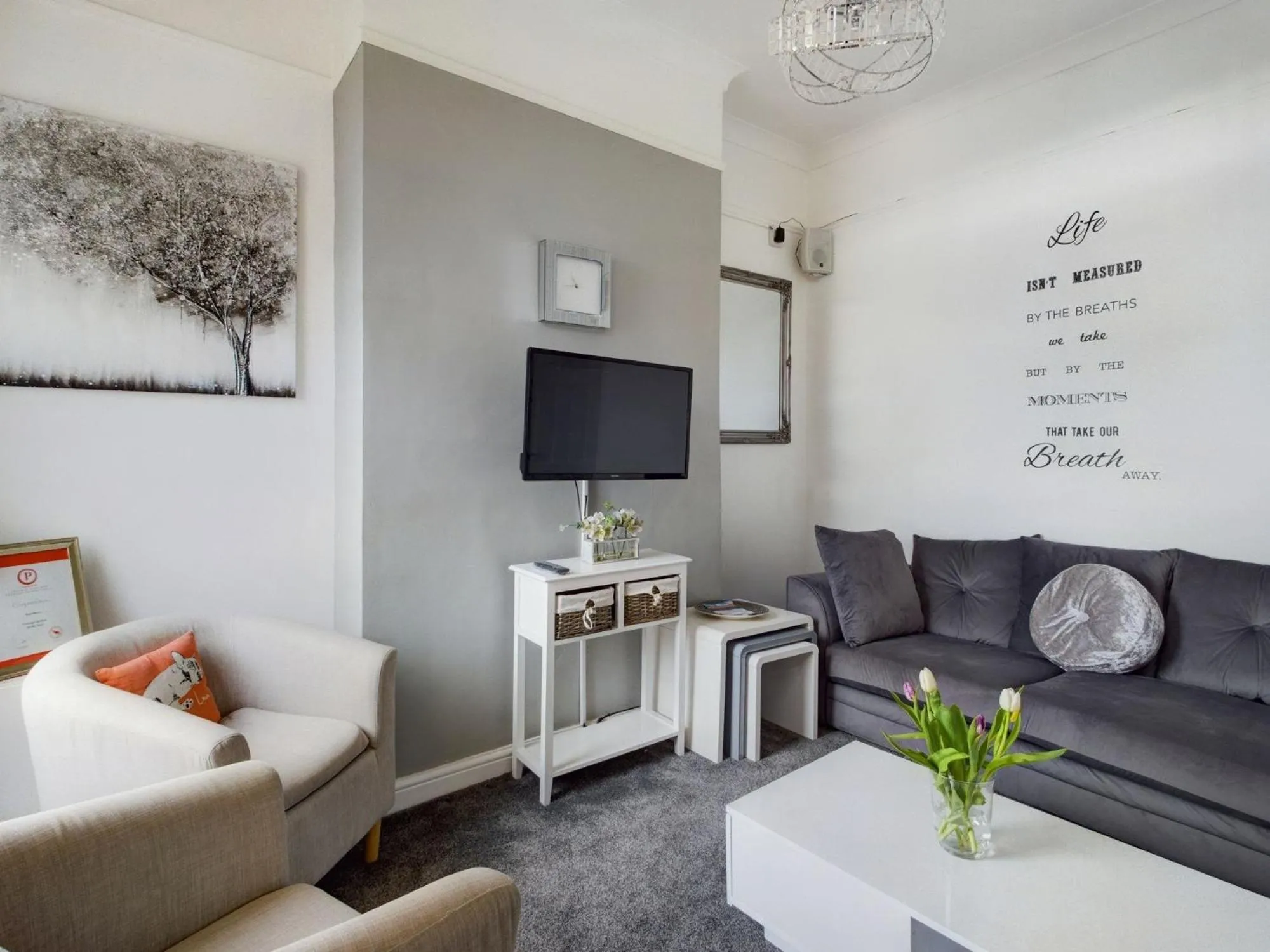 Communal lounge/ TV room, Bed in Rondeva