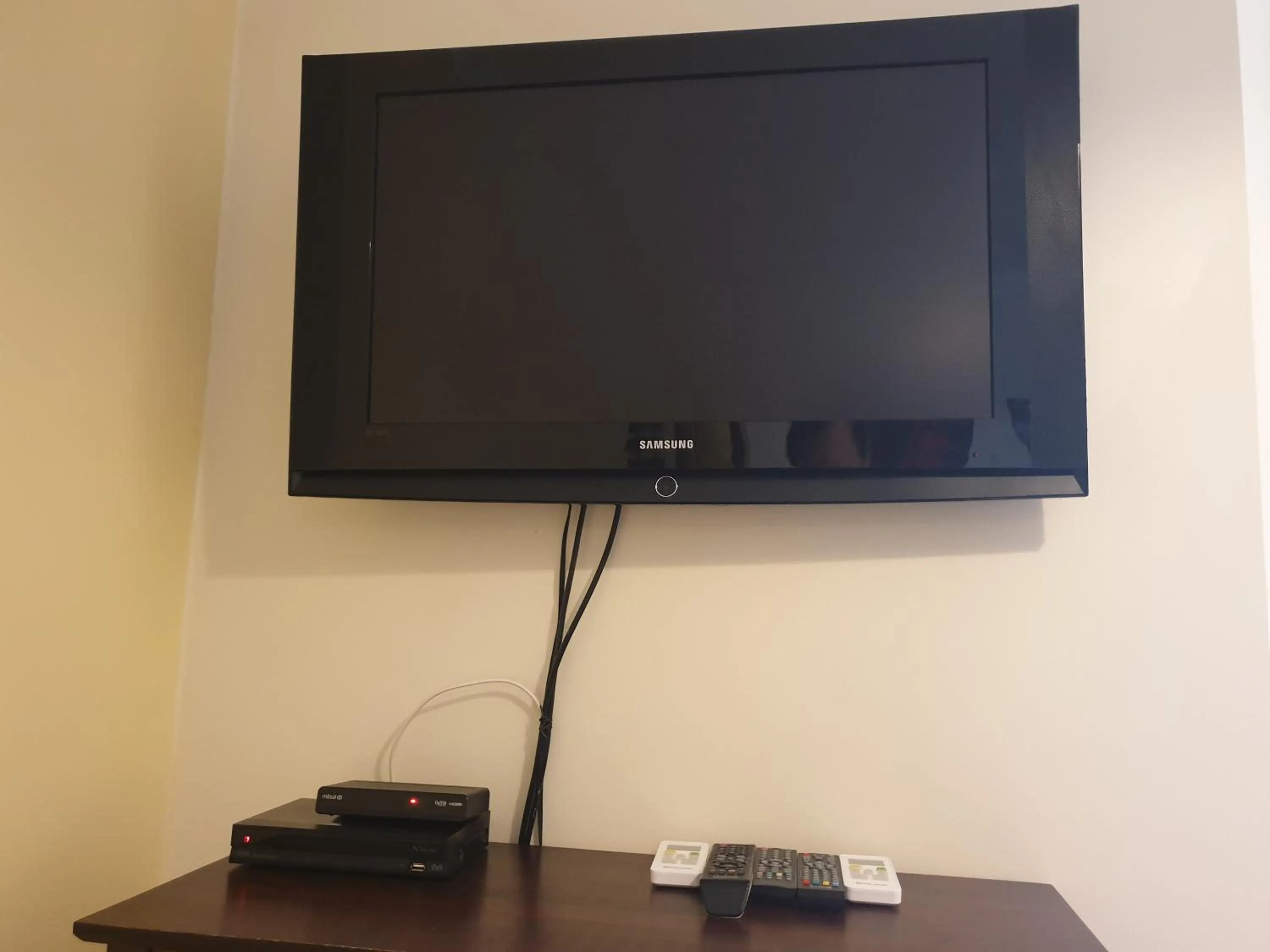 TV and multimedia in Albufeira Falesia Beach Apartment
