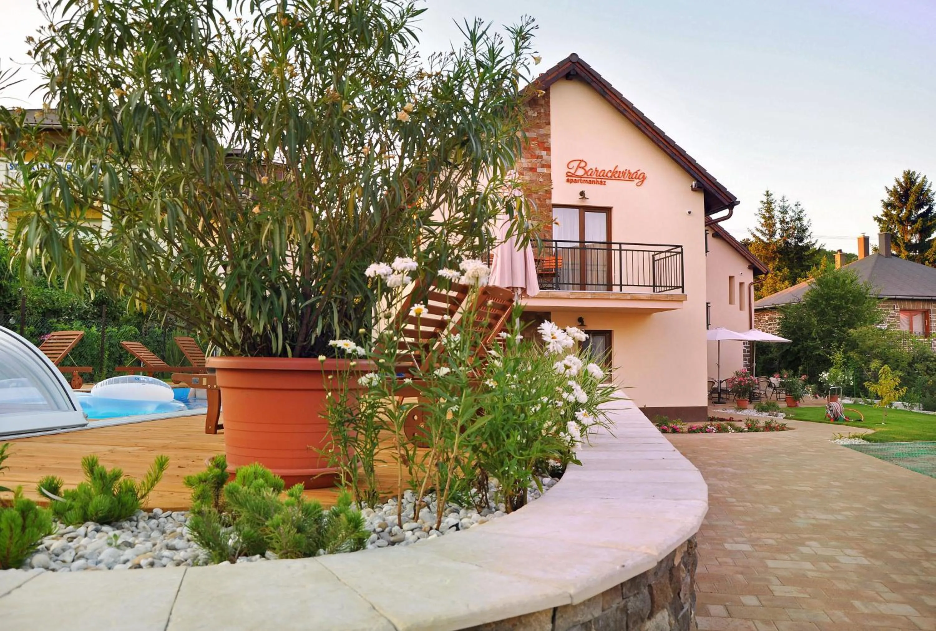 Facade/entrance in Barackvirág Apartmanház