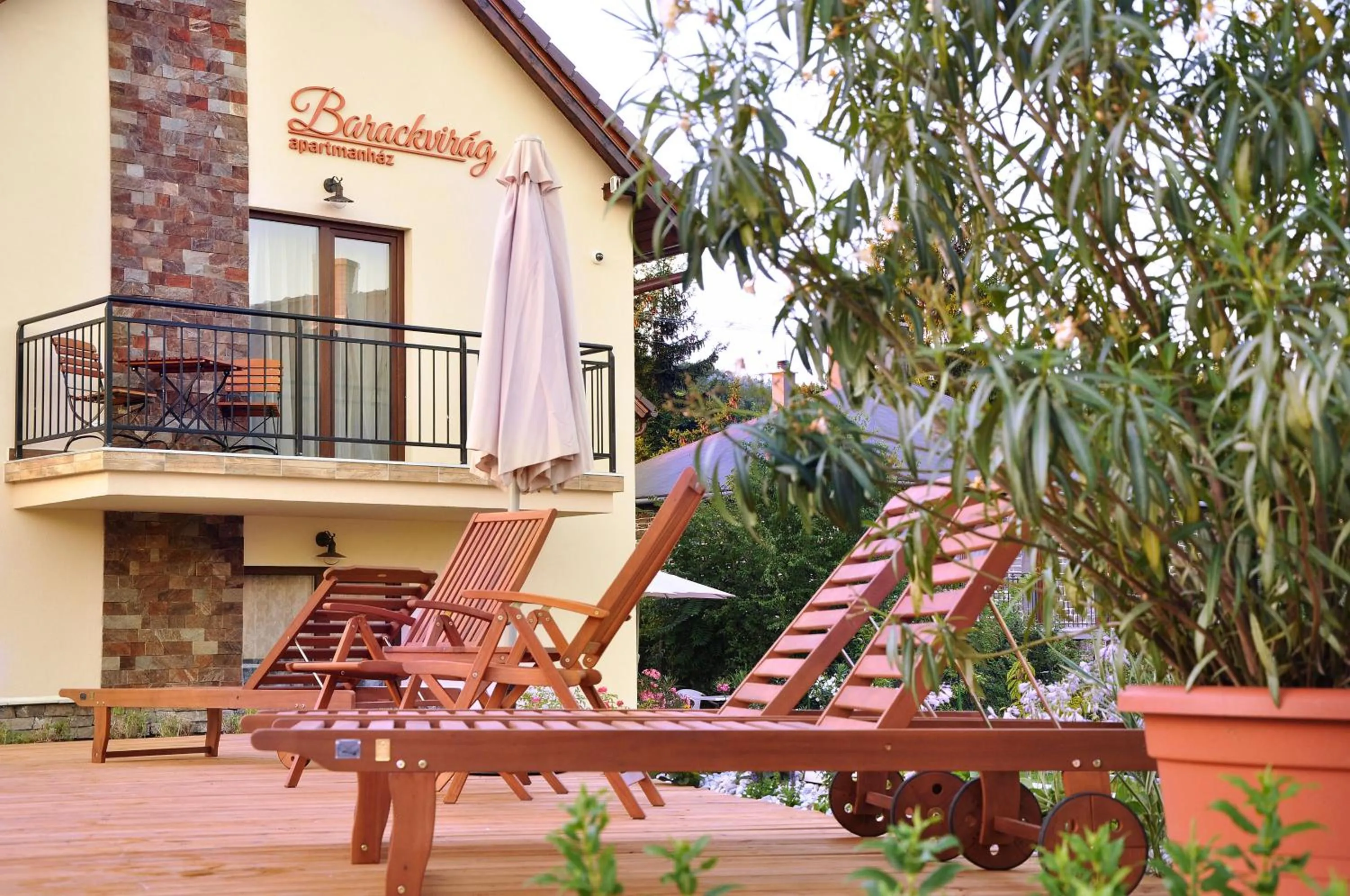 Garden in Barackvirág Apartmanház