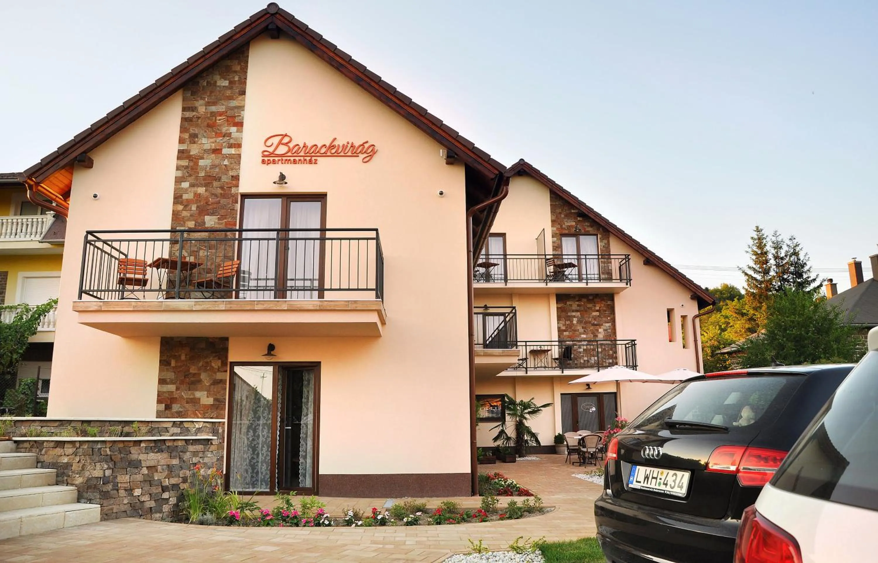 Facade/entrance in Barackvirág Apartmanház