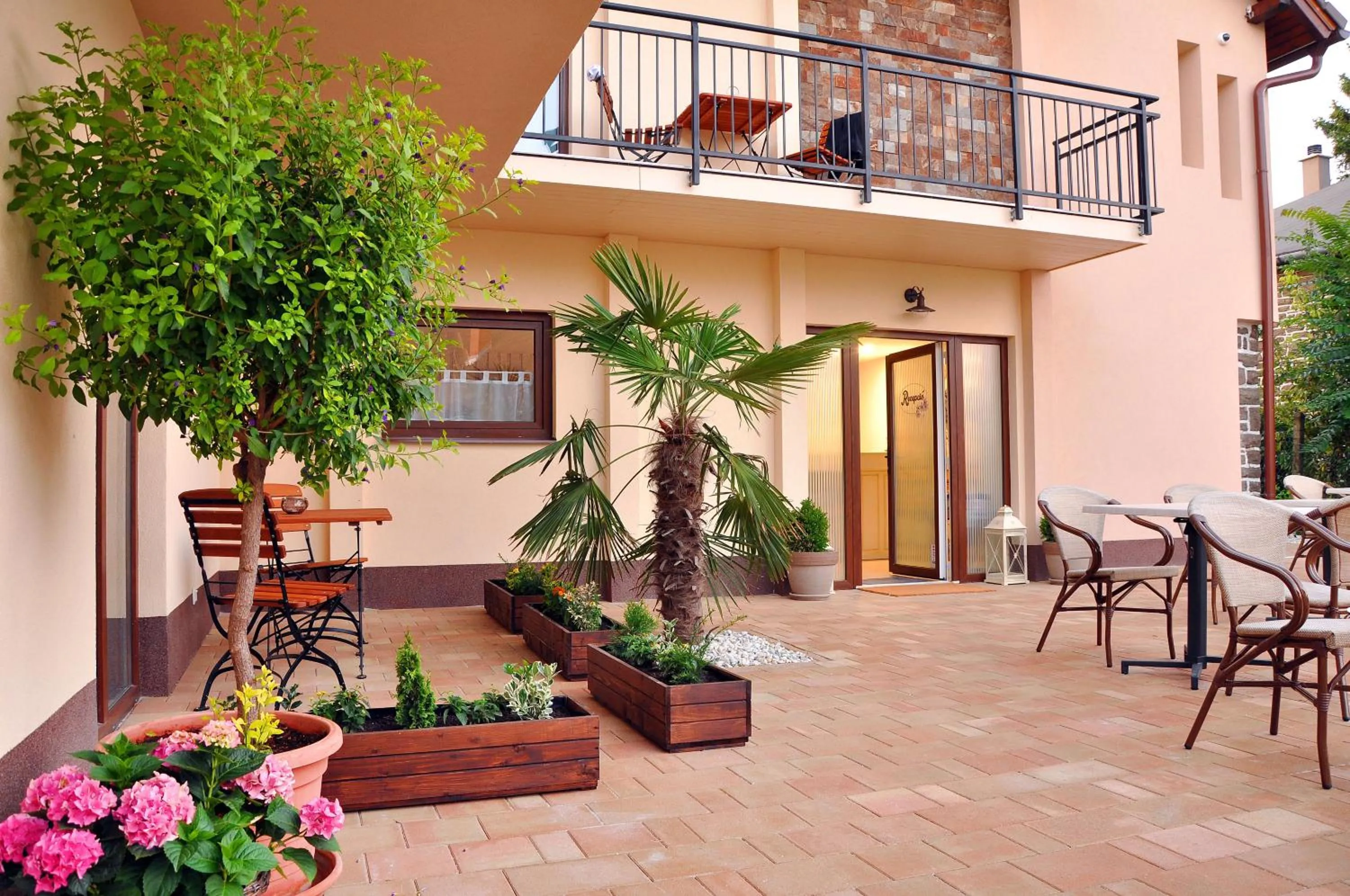 Facade/entrance in Barackvirág Apartmanház