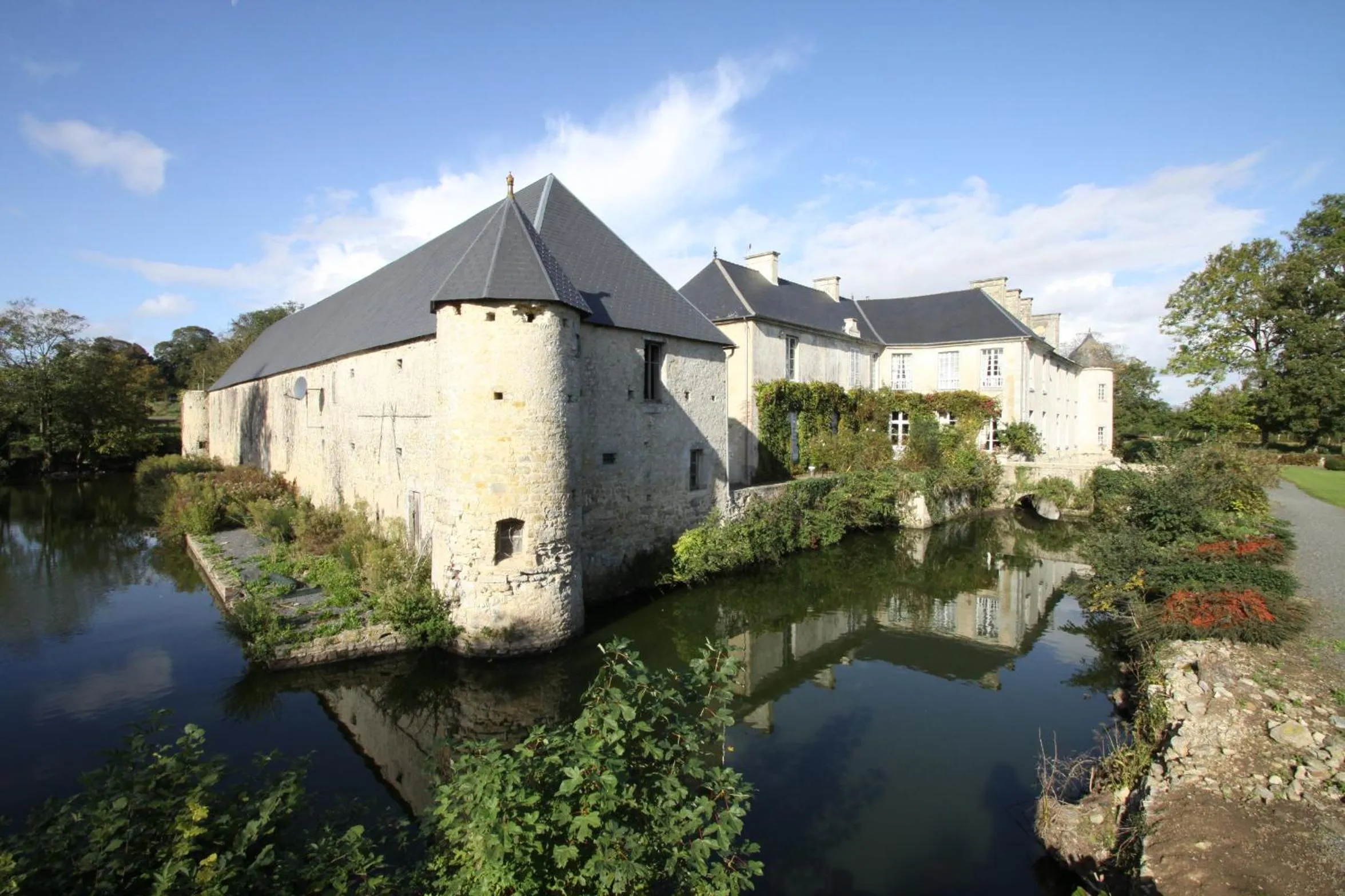 Property building in Chateau de Vouilly