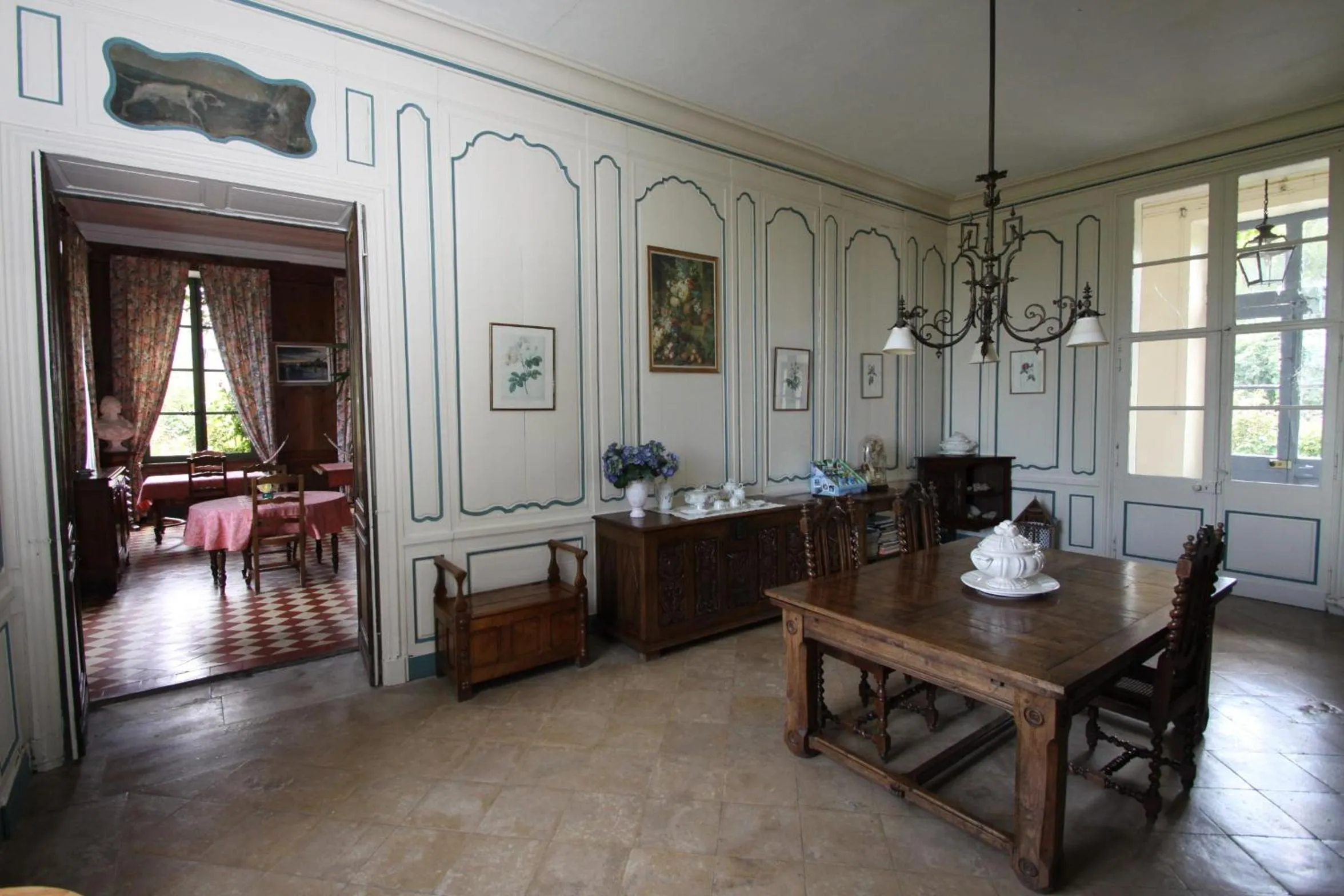 Lounge or bar in Chateau de Vouilly