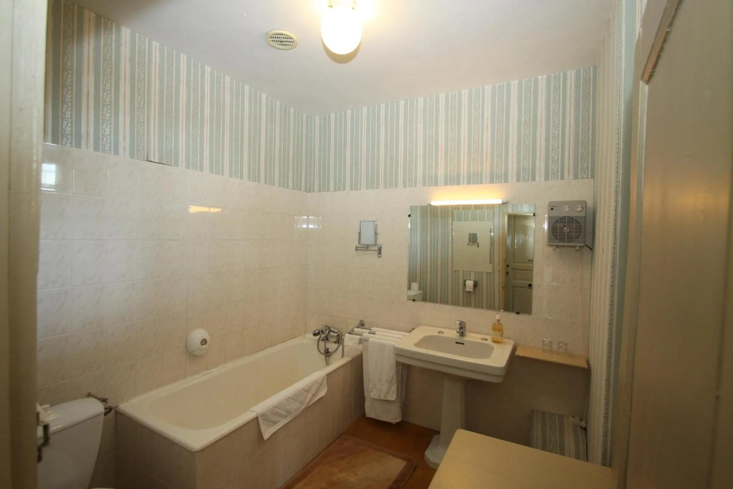 Bathroom in Chateau de Vouilly