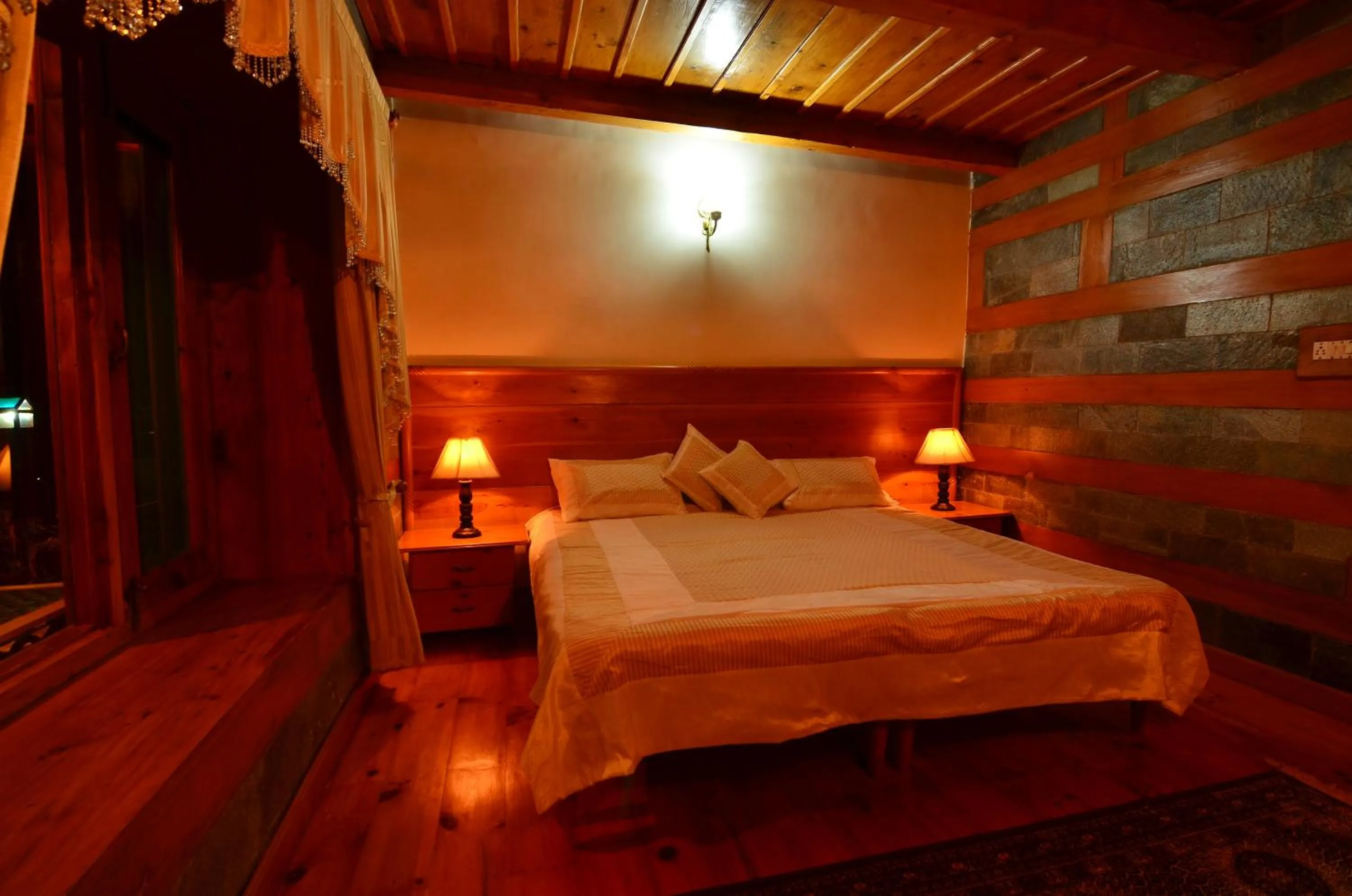 Photo of the whole room, Bed in Himalyan Kothi Kais