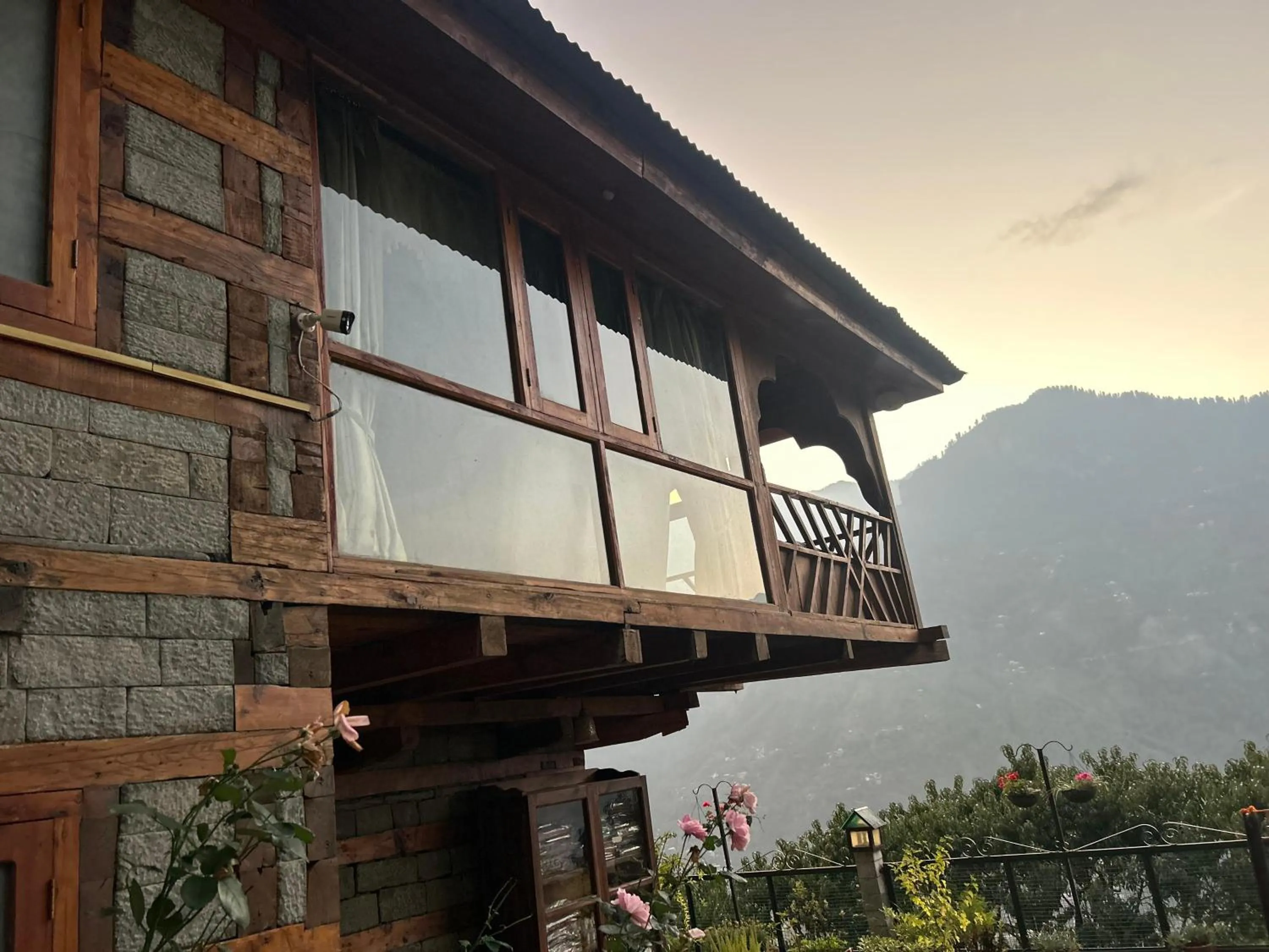 Property building in Himalyan Kothi Kais