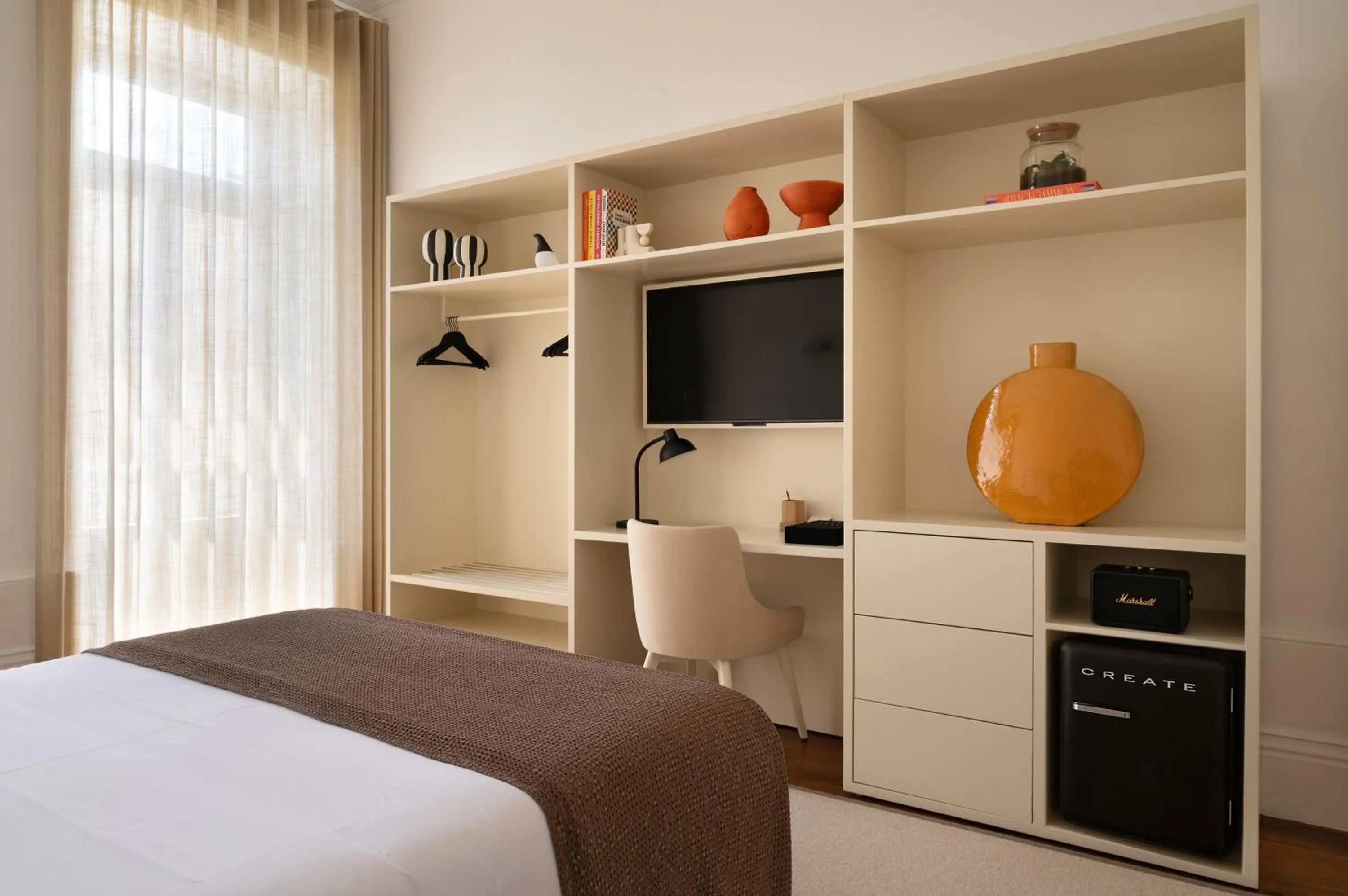 minibar, Bed in Oporto Comfort Charming Cedofeita - Free Parking