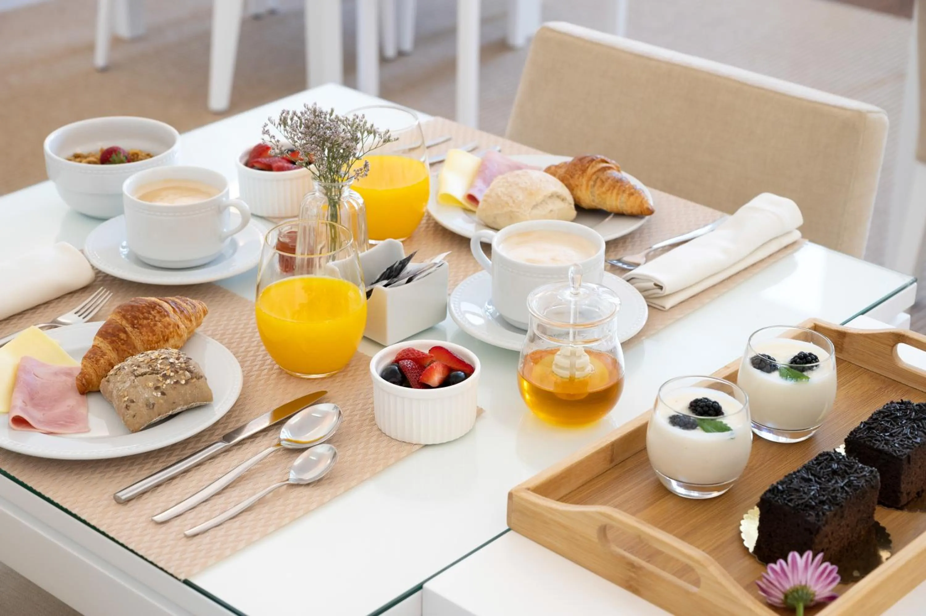 Breakfast in Oporto Comfort Charming Cedofeita - Free Parking