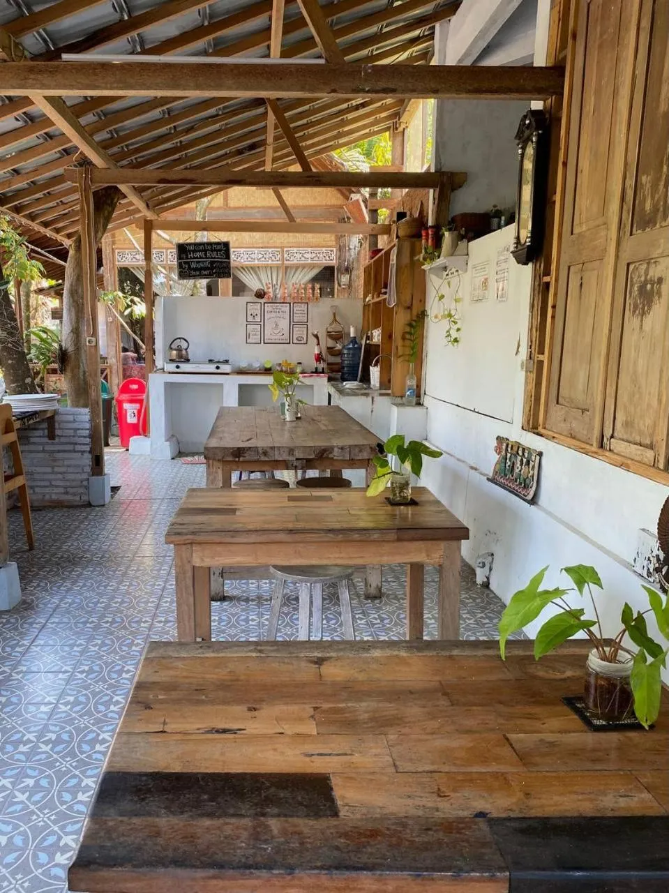 Restaurant/places to eat in Didu's Homestay Bed & Breakfast