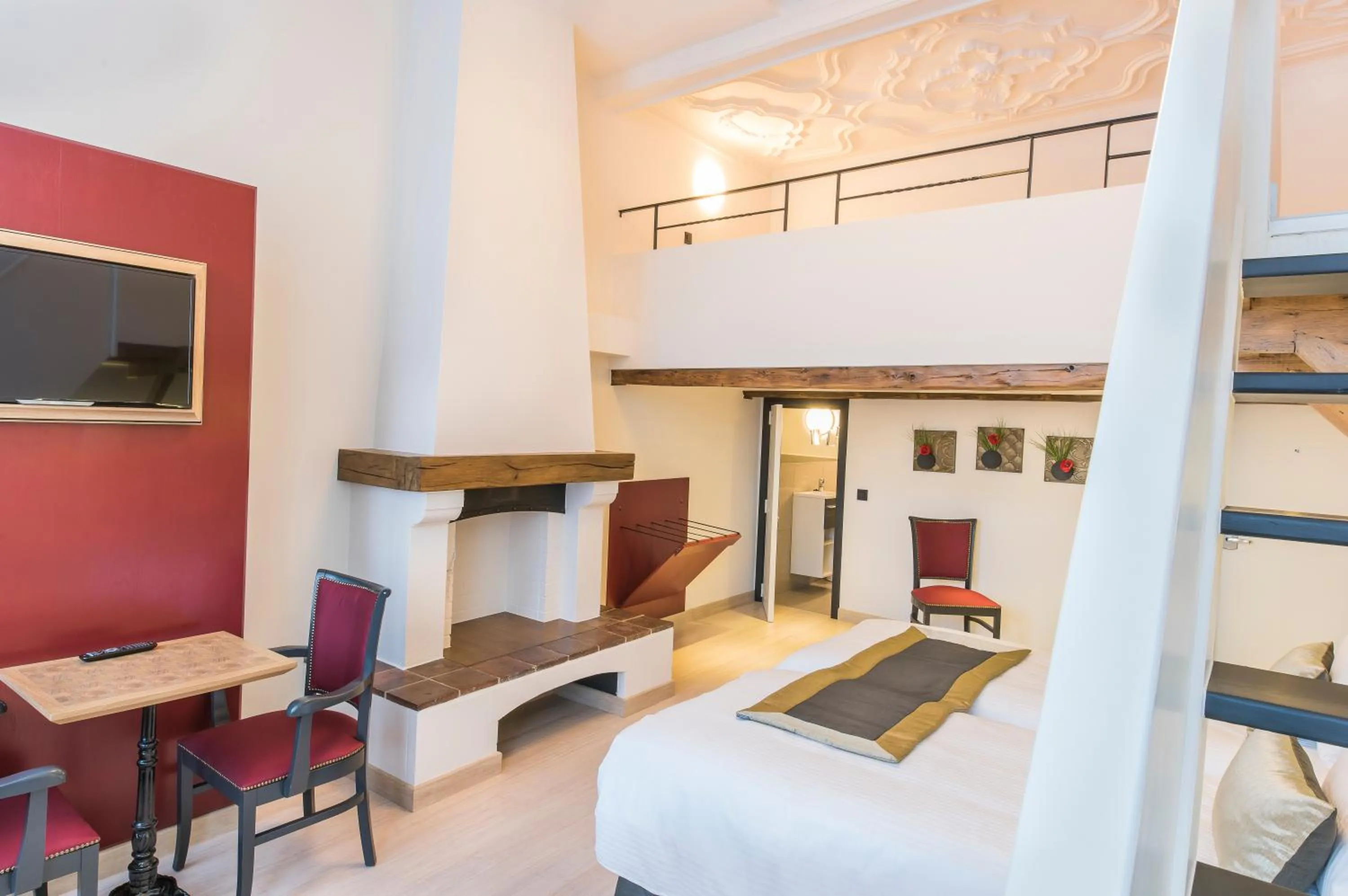 Photo of the whole room in Hotel Agora Brussels Grand Place