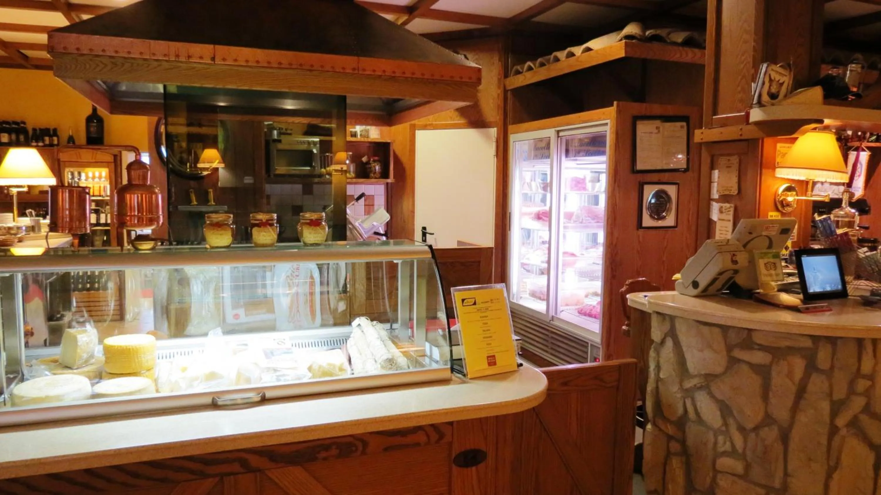 Lounge or bar in La Baita D'Oro Ristorante Residence