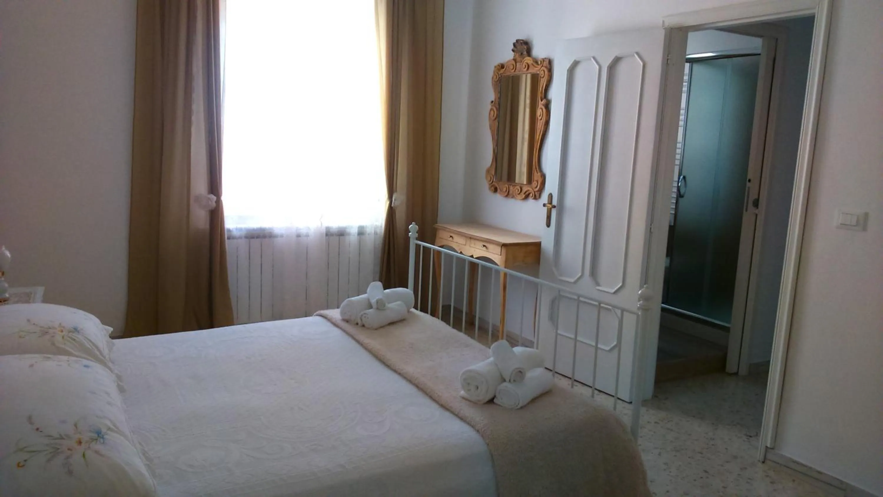 Bedroom, Bed in Welcome to Alberobello