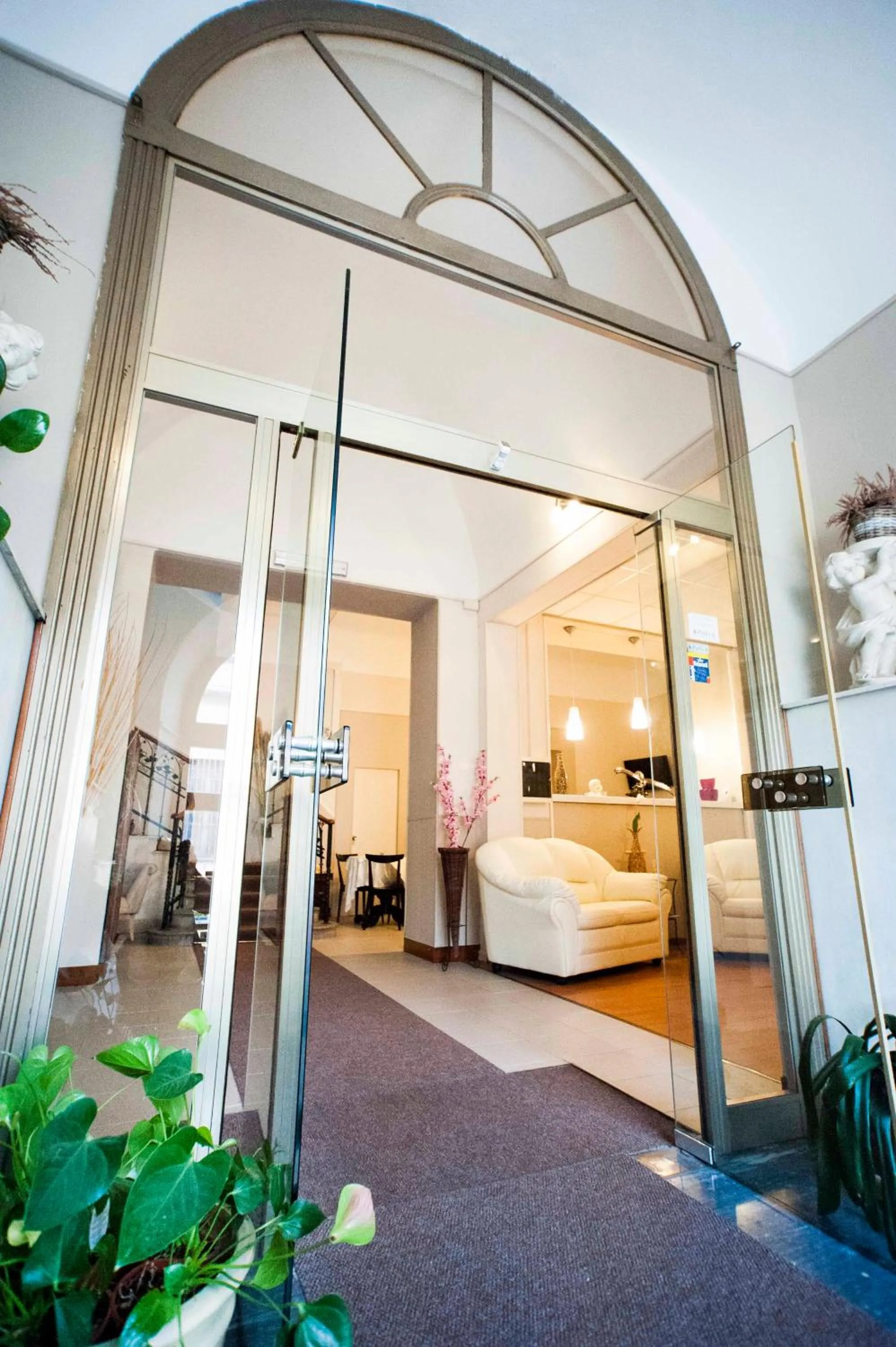 Facade/entrance, Bed in Hotel Principe