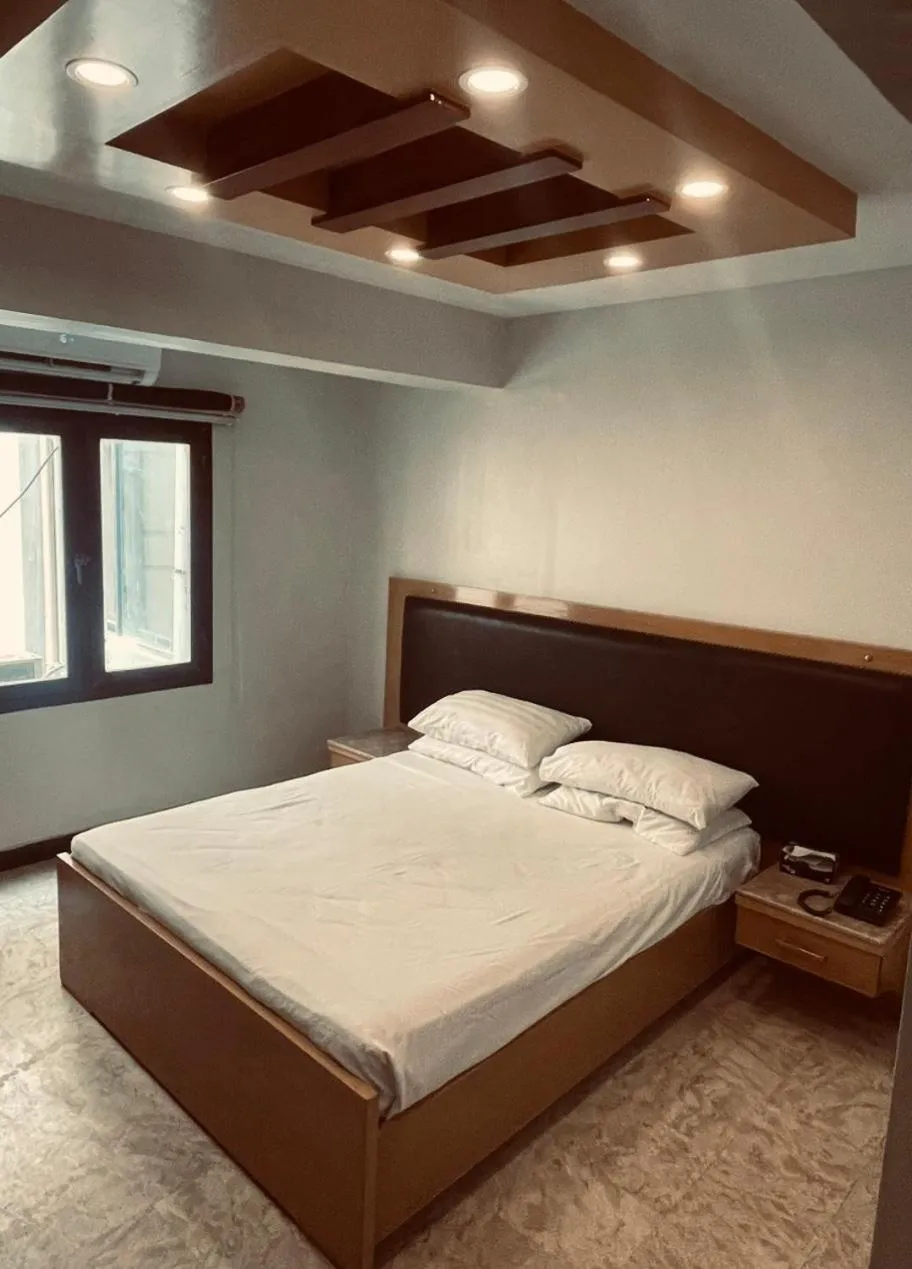 Bedroom, Bed in Hotel Sarawan