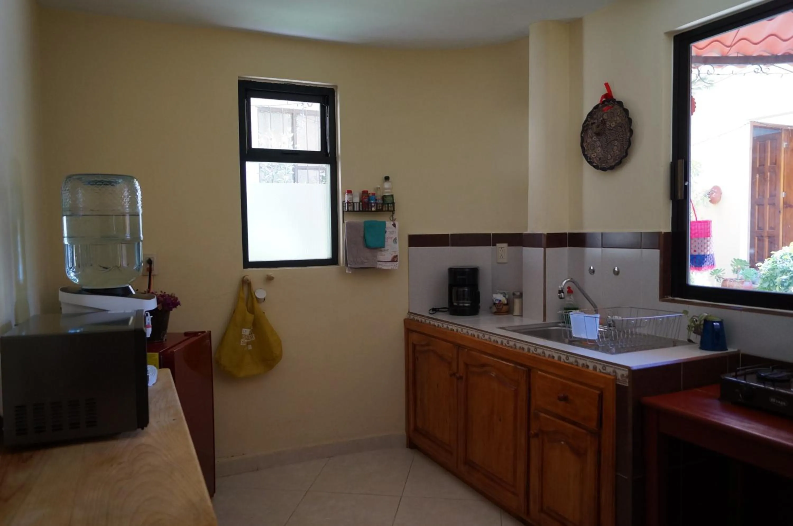 Kitchen or kitchenette in J&K Suite