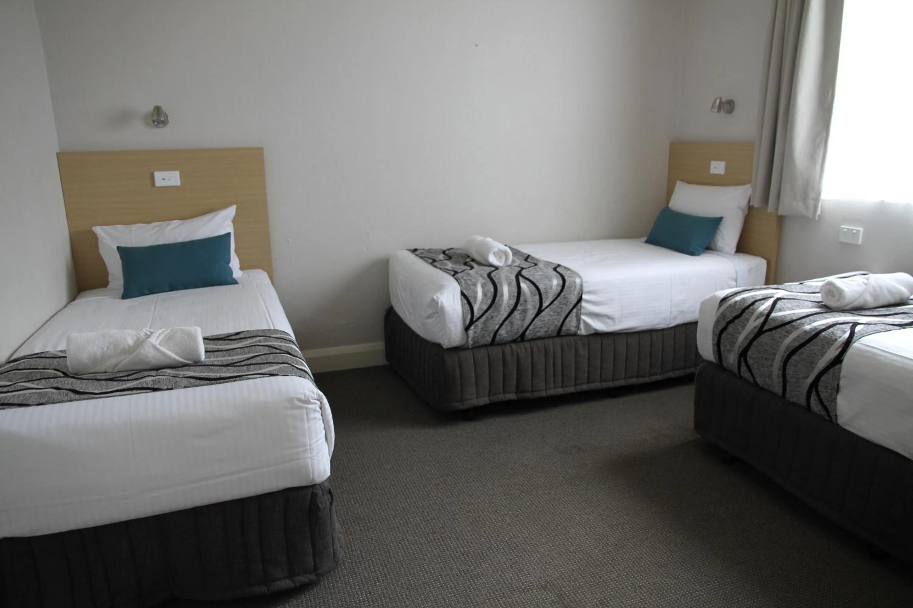 Bed in Country Gardens Motel