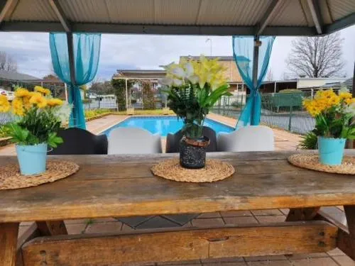 Country Gardens Motel