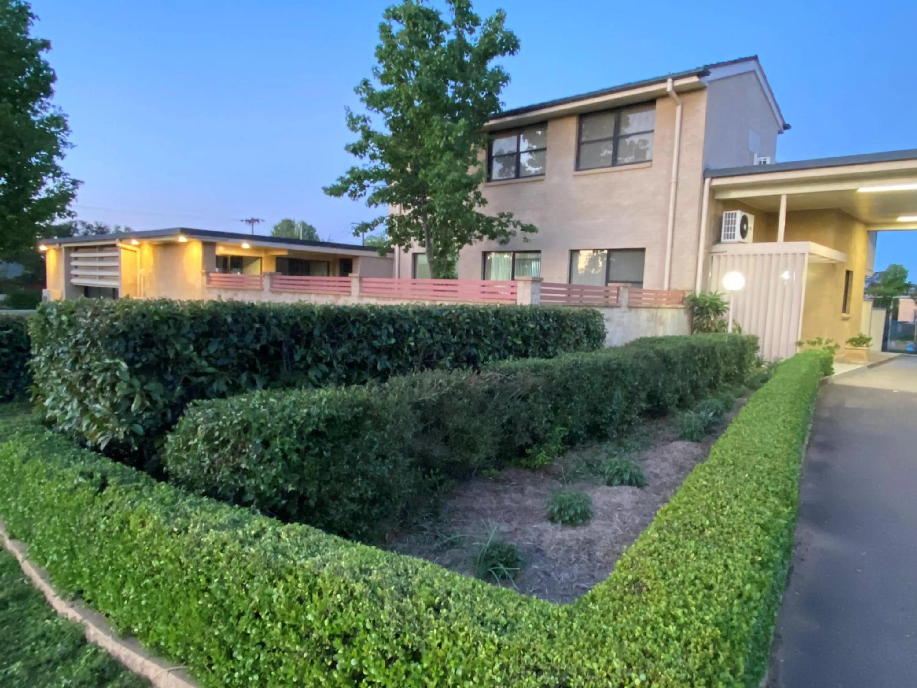 Garden in Country Gardens Motel
