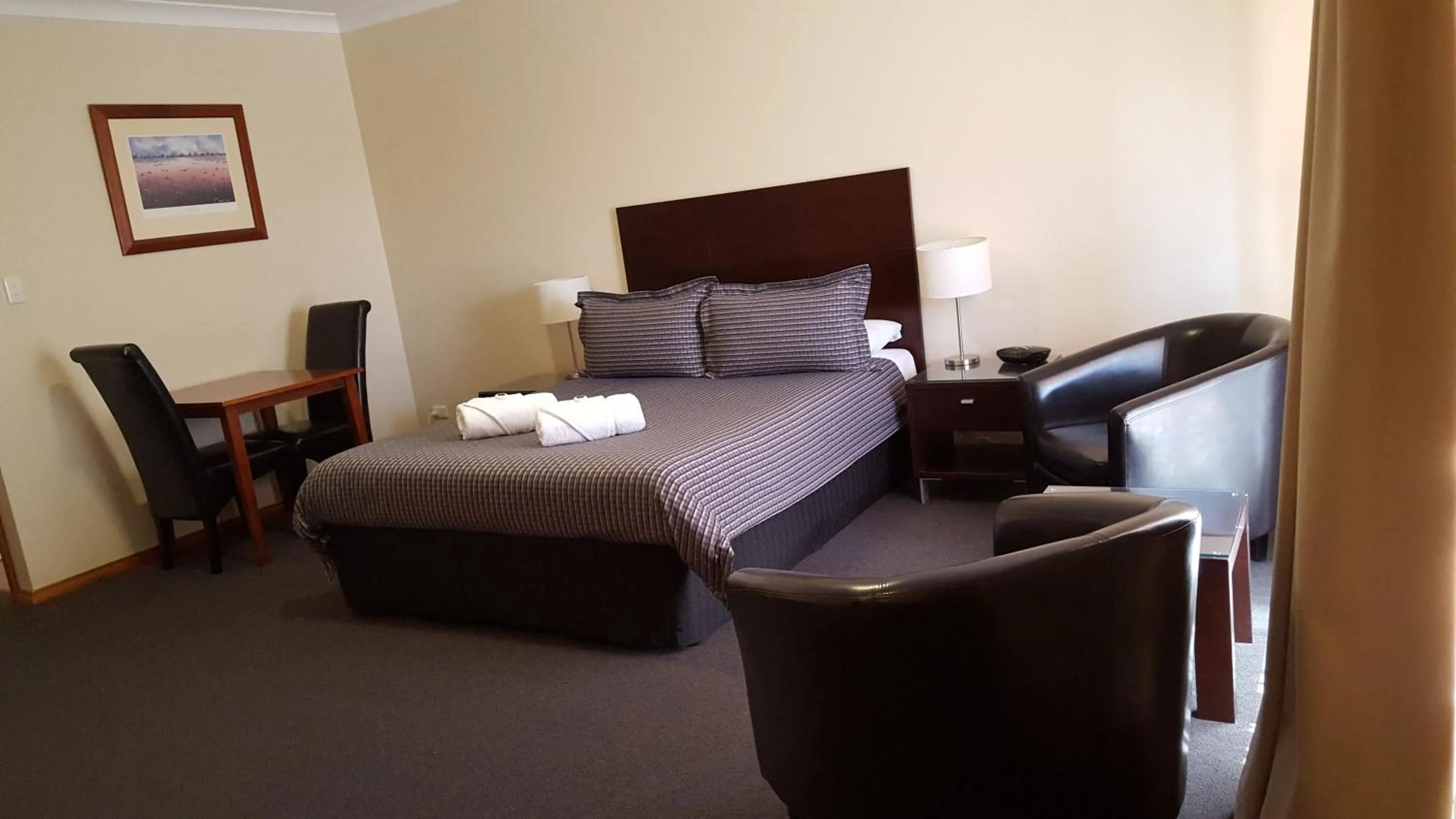 Photo of the whole room, Bed in Gateway Motor Inn