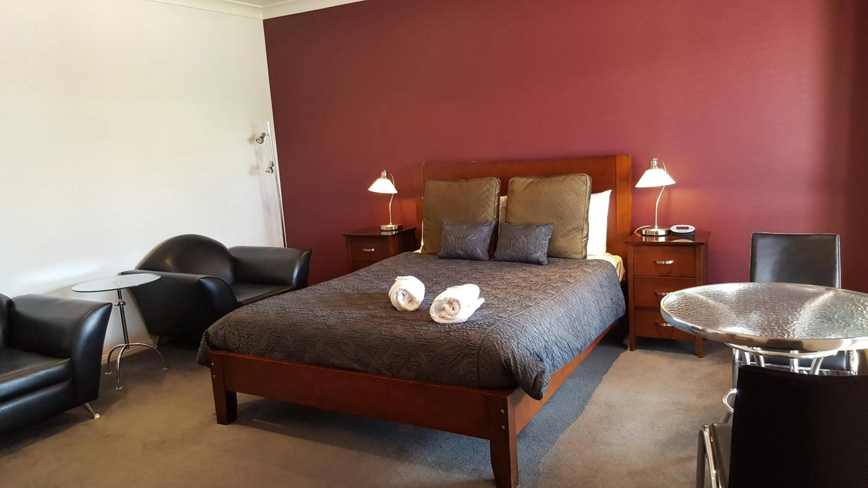 Bed in Gateway Motor Inn