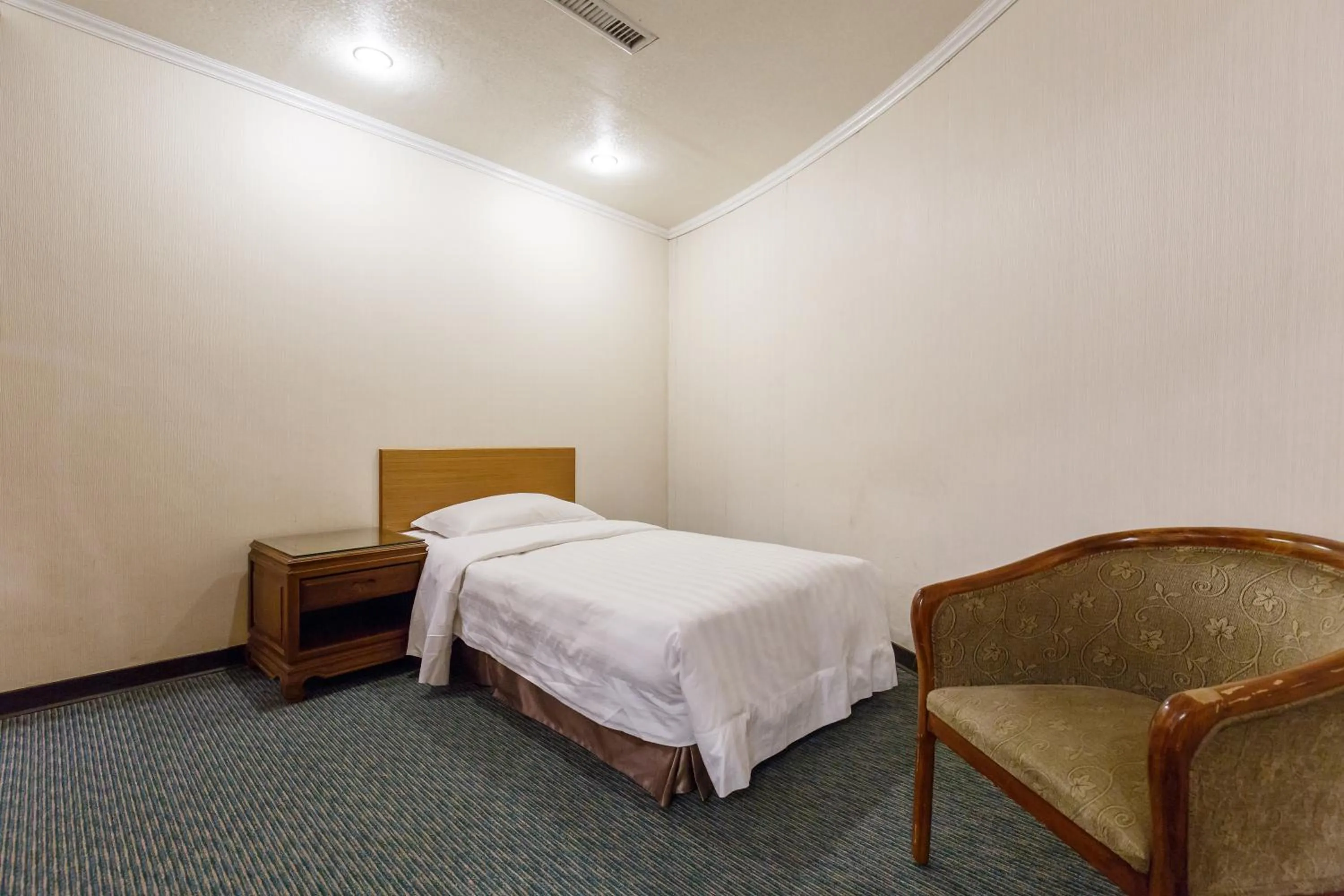 bunk bed, Bed in Champion Hotel