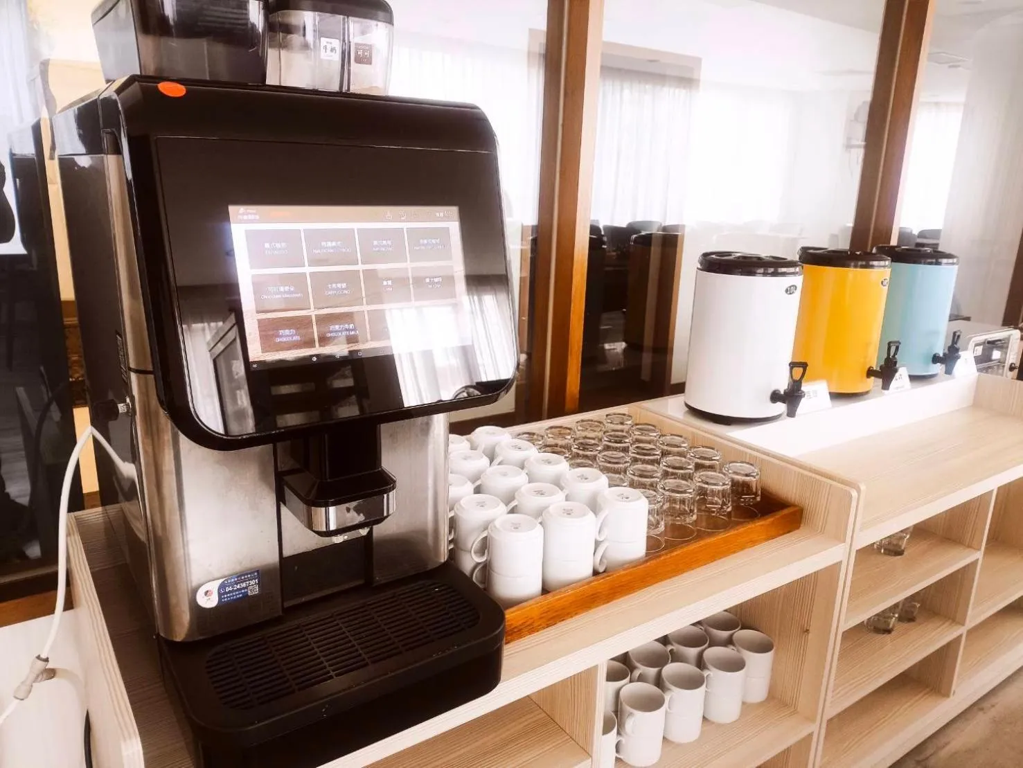 Restaurant/places to eat in Champion Hotel