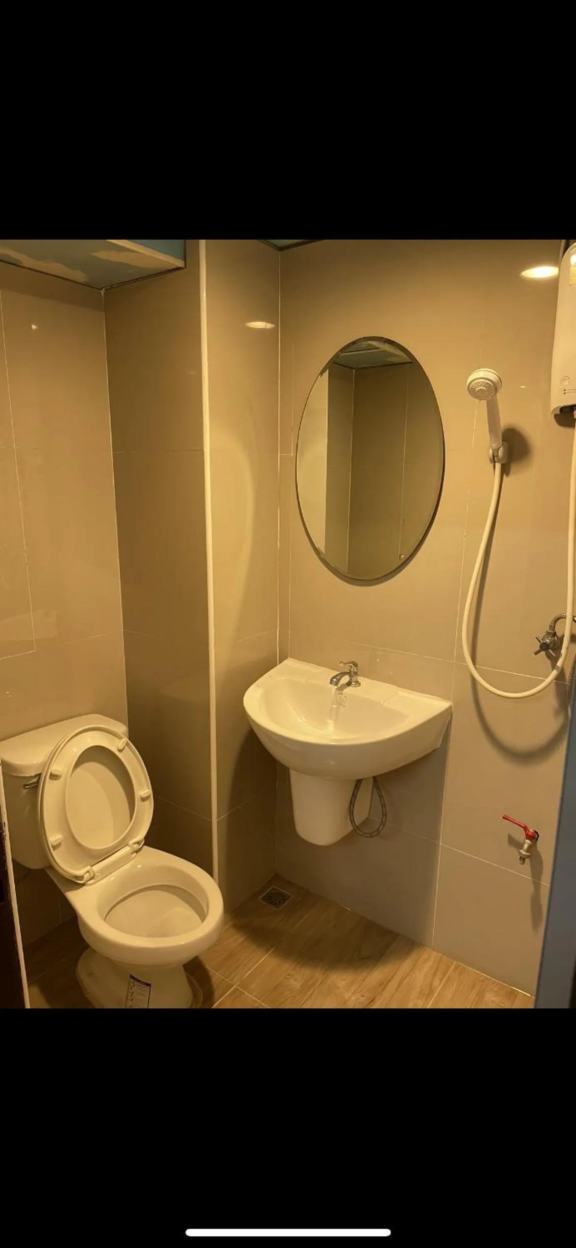 Bathroom in Gedkanok Apartment