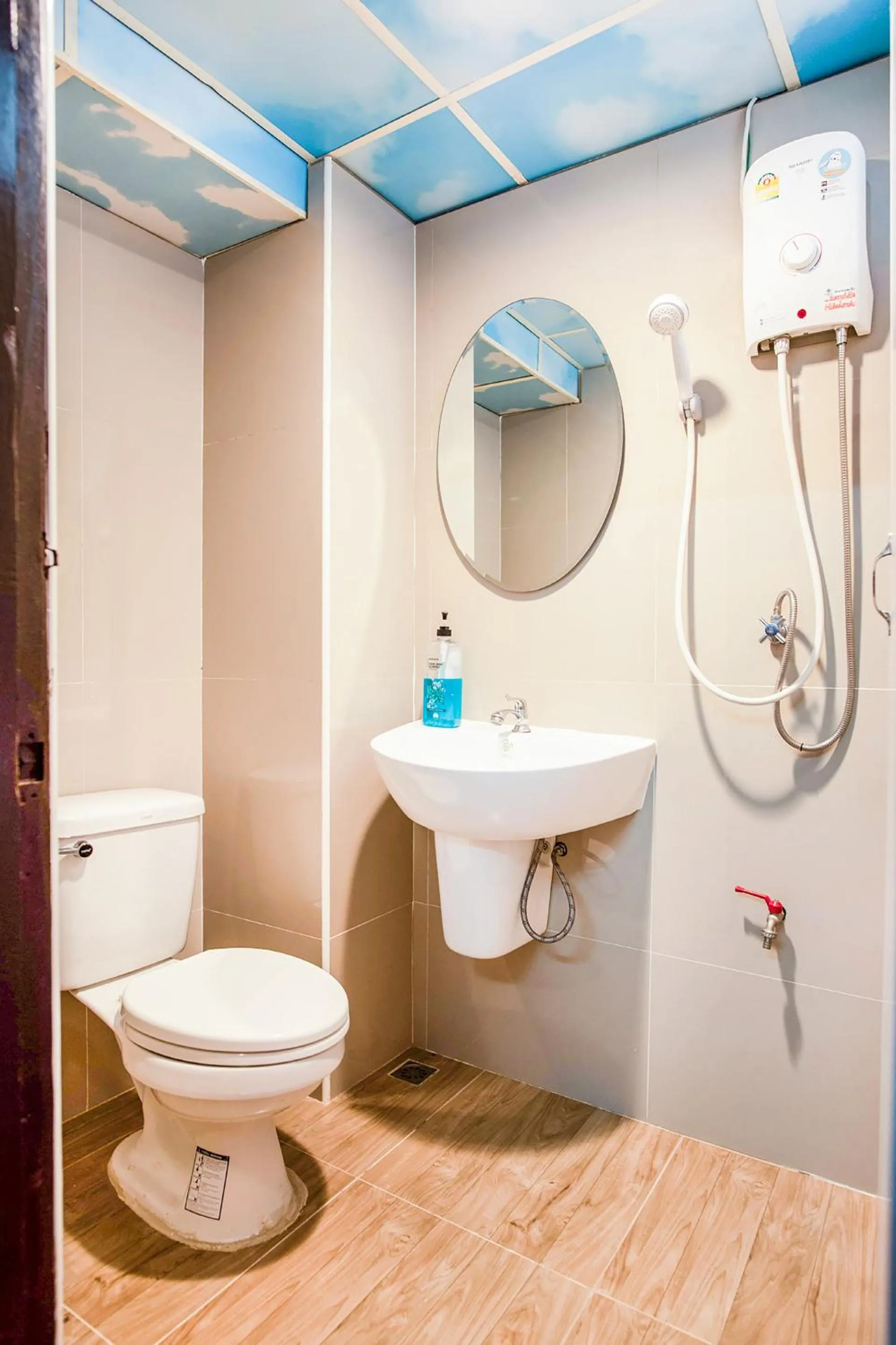 Bathroom in Gedkanok Apartment