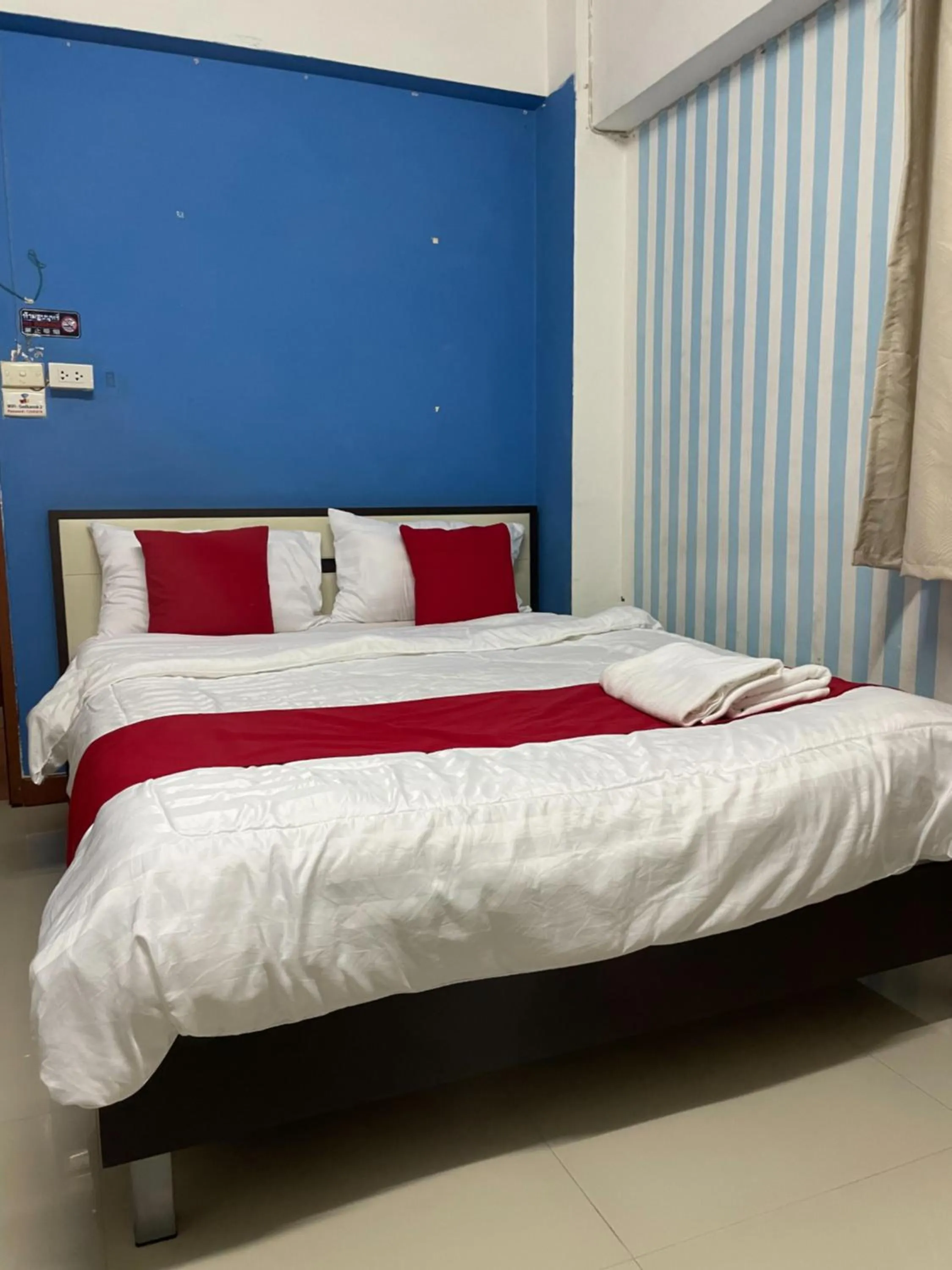 Bedroom, Bed in Gedkanok Apartment