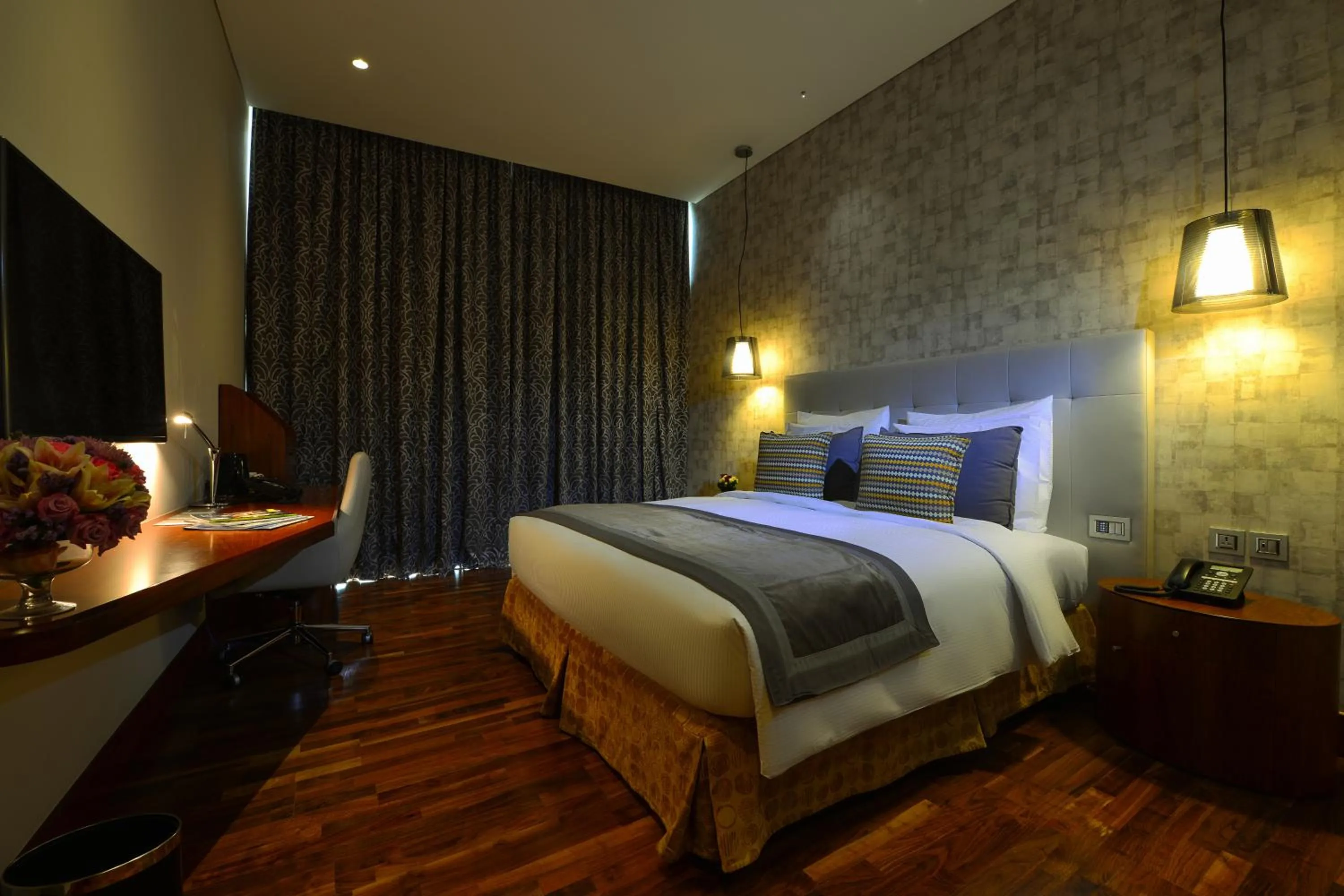 Other, Bed in The Avenue Hotel