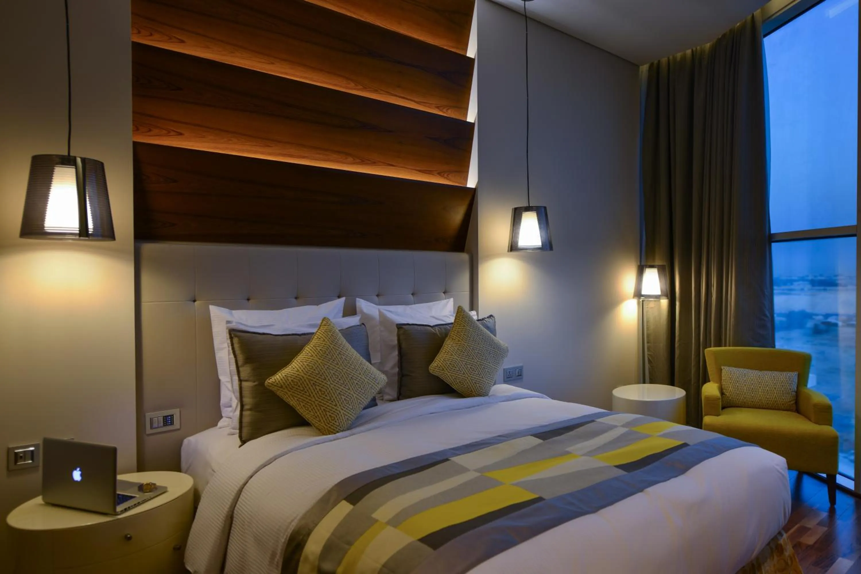 Other, Bed in The Avenue Hotel