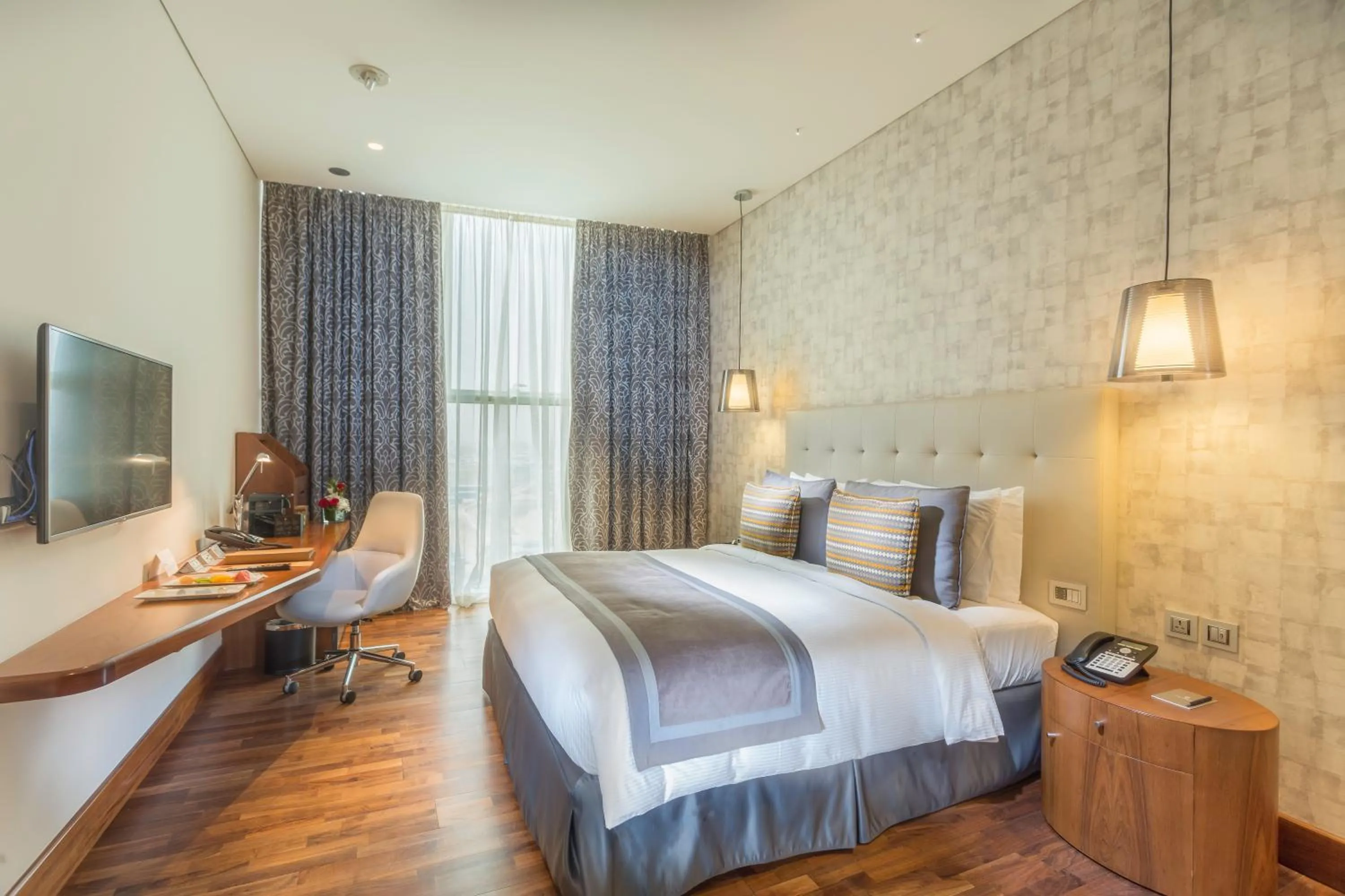 Photo of the whole room, Bed in The Avenue Hotel