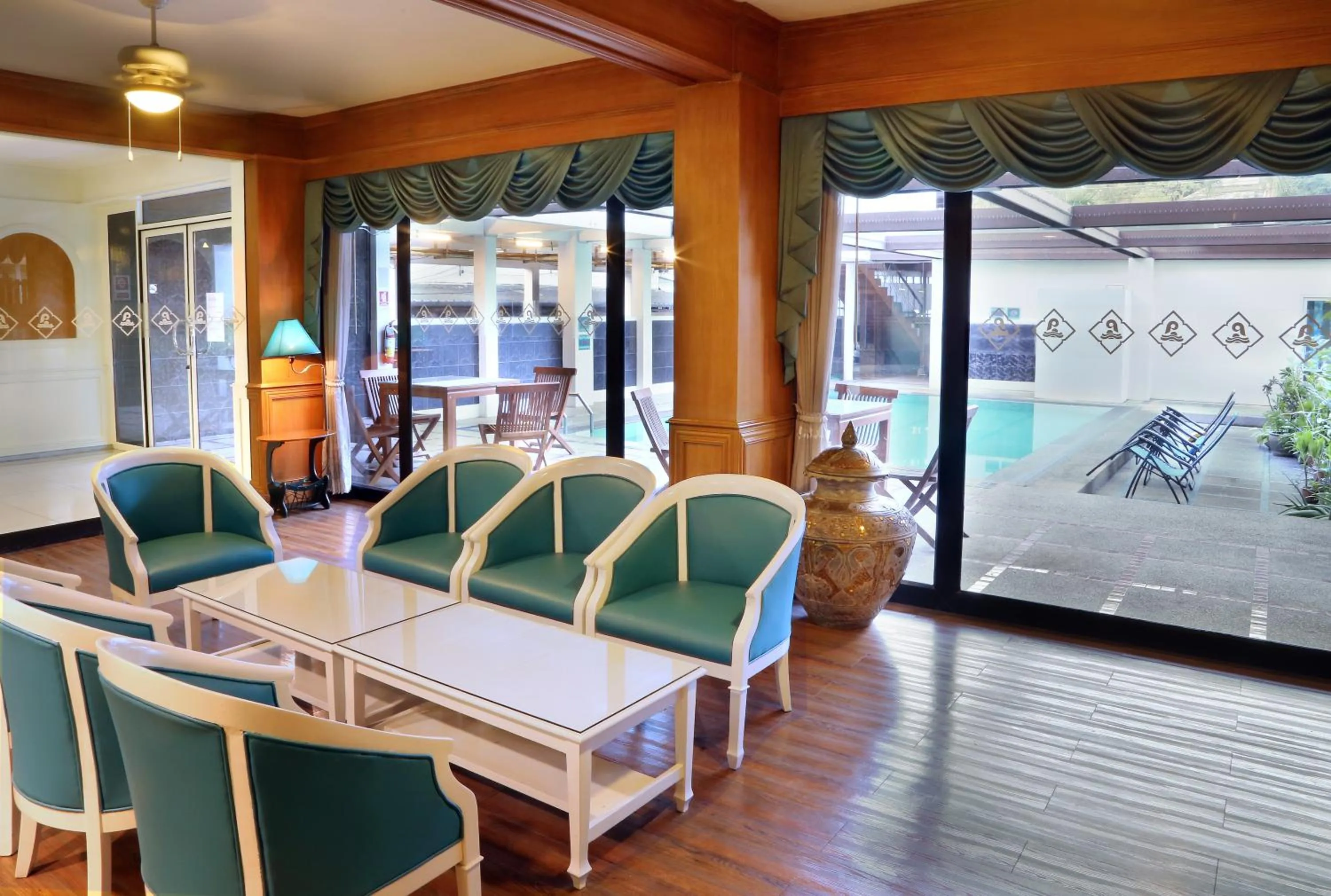 Lobby or reception in The Pacific Cool Chic