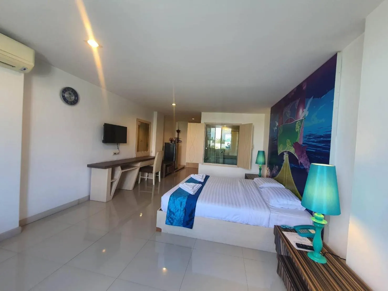 Bed in The Pacific Cool Chic