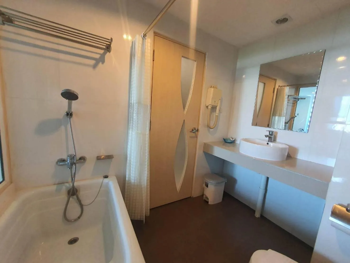 Shower in The Pacific Cool Chic