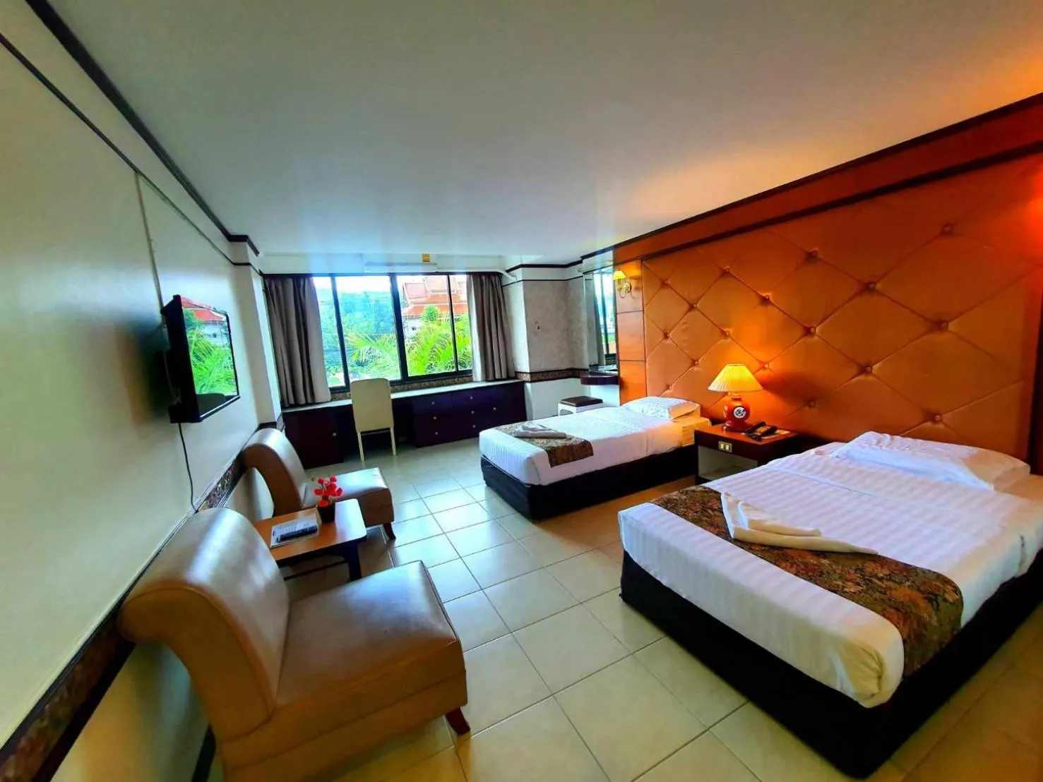 Bedroom, Bed in The Pacific Cool Chic