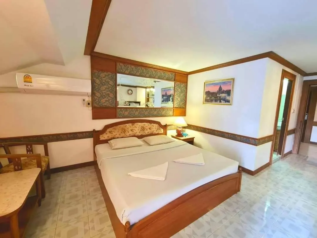 Bedroom, Bed in The Pacific Cool Chic