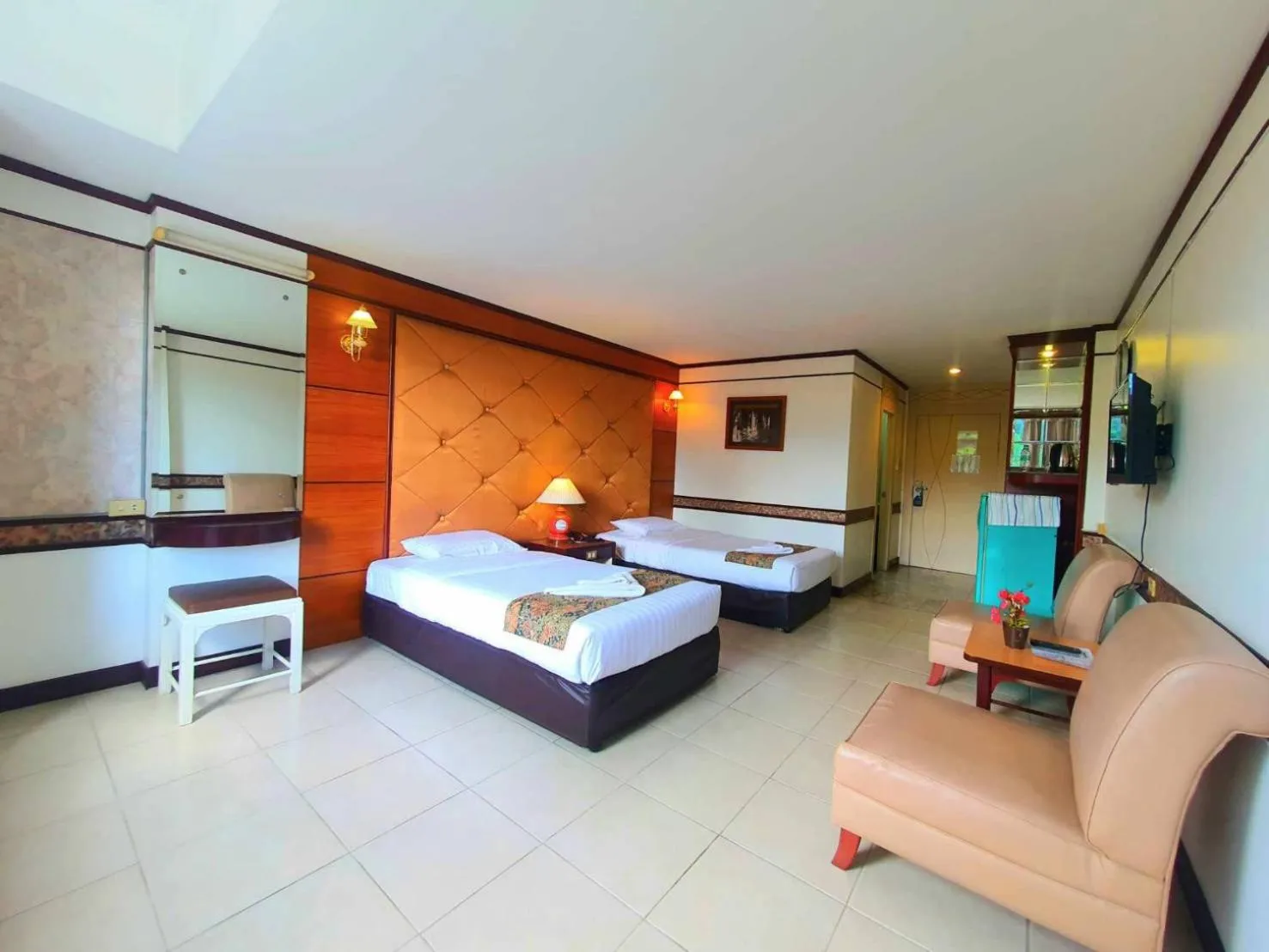 Bedroom, Bed in The Pacific Cool Chic