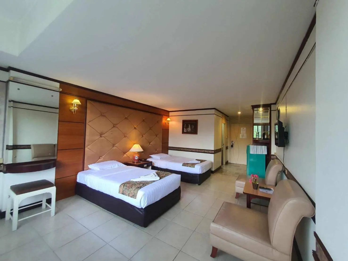 Bedroom, Bed in The Pacific Cool Chic