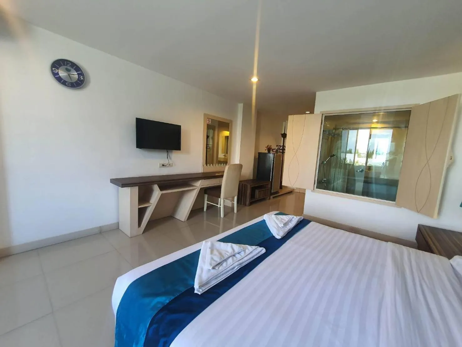 Bed in The Pacific Cool Chic