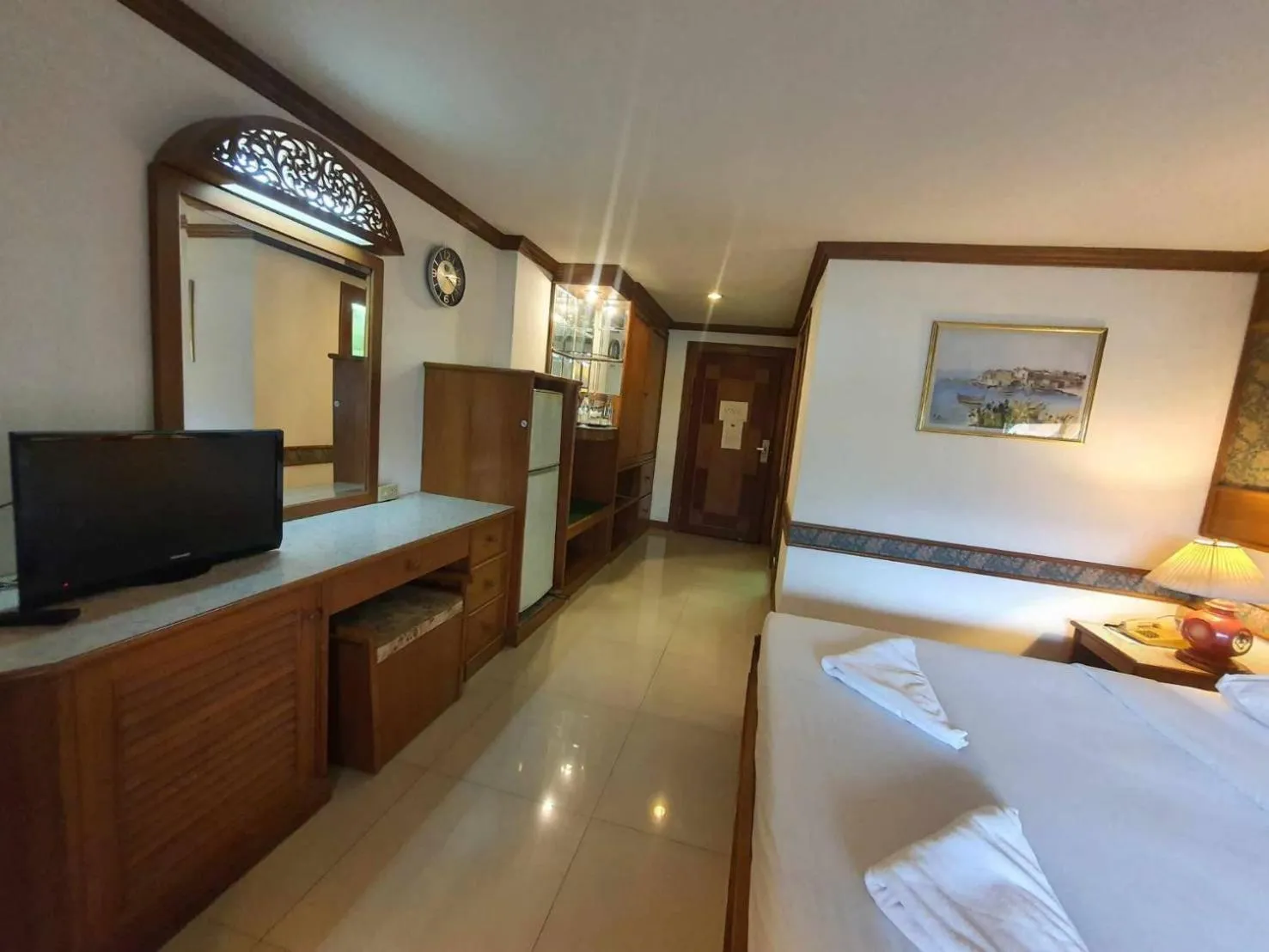 Bedroom, Bed in The Pacific Cool Chic