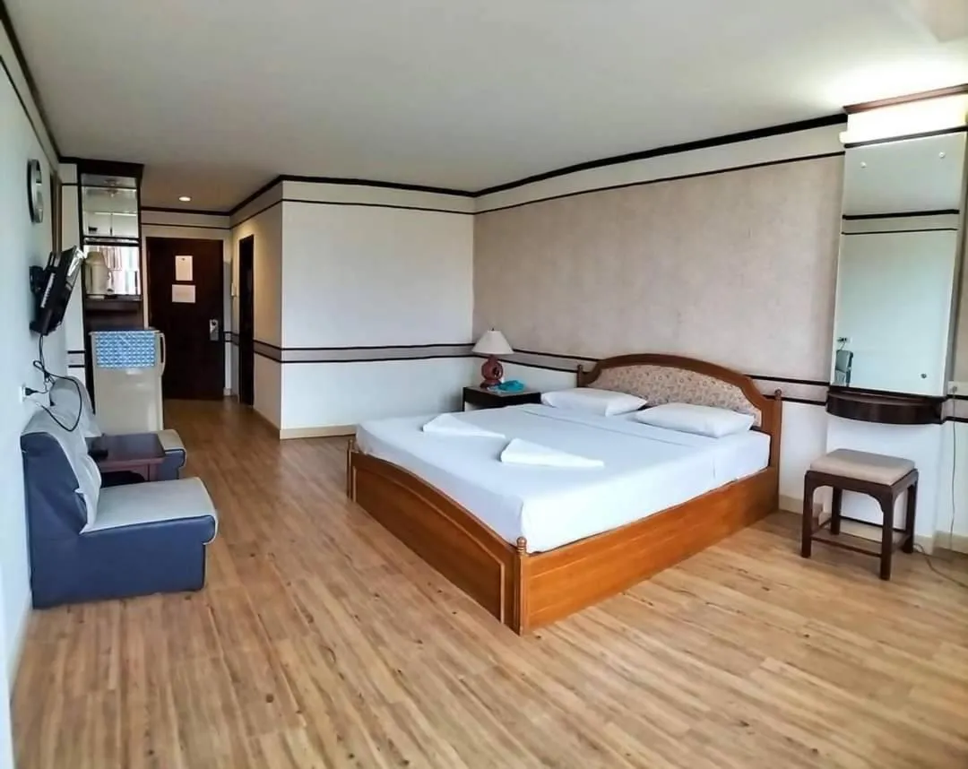 Bedroom, Bed in The Pacific Cool Chic