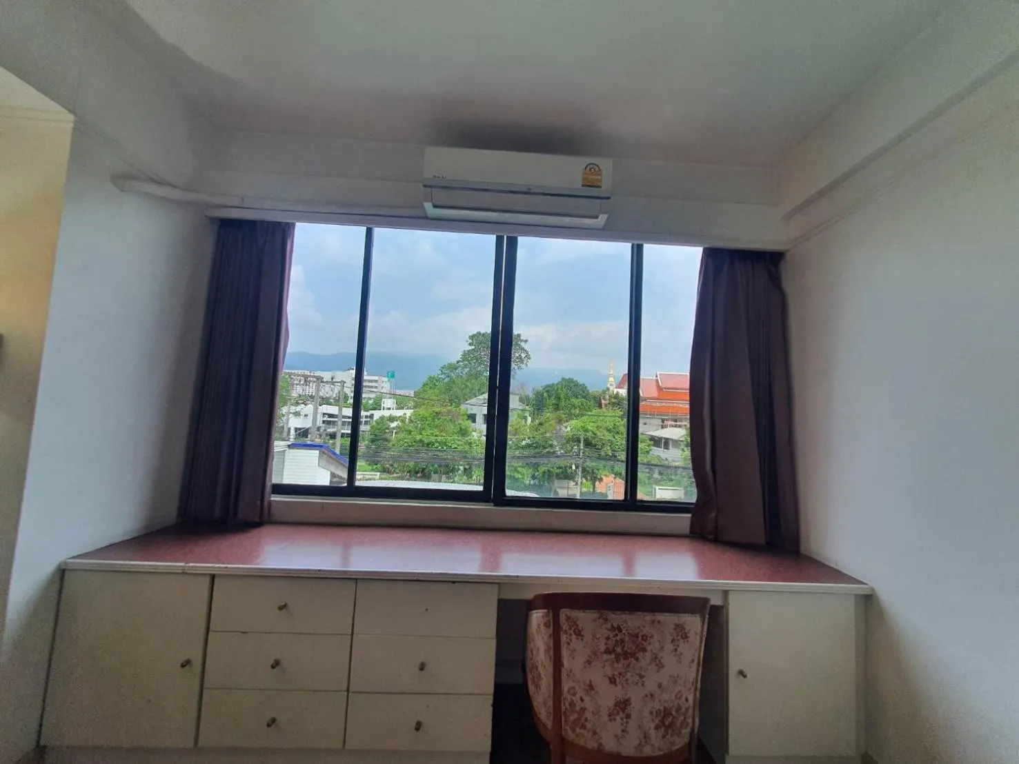 air conditioner in The Pacific Cool Chic