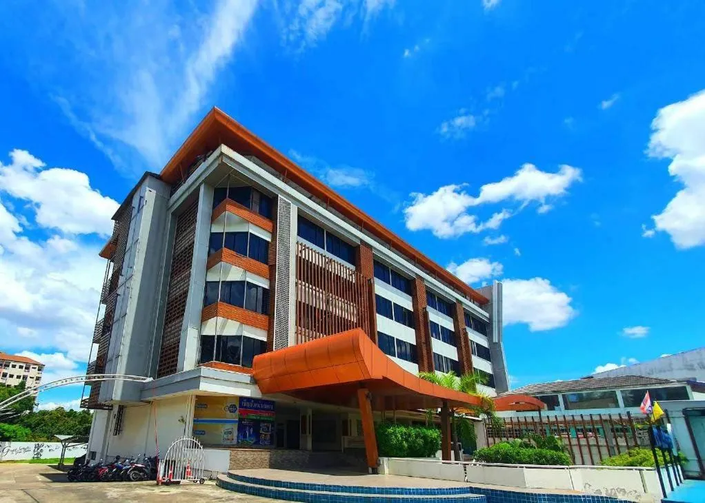 Property building in The Pacific Cool Chic