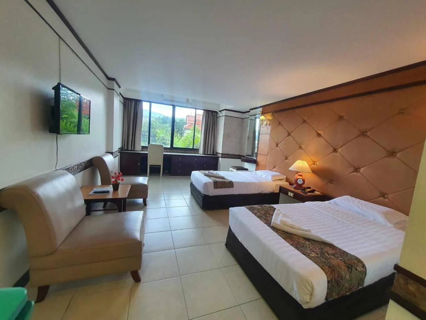 Bedroom, Bed in The Pacific Cool Chic