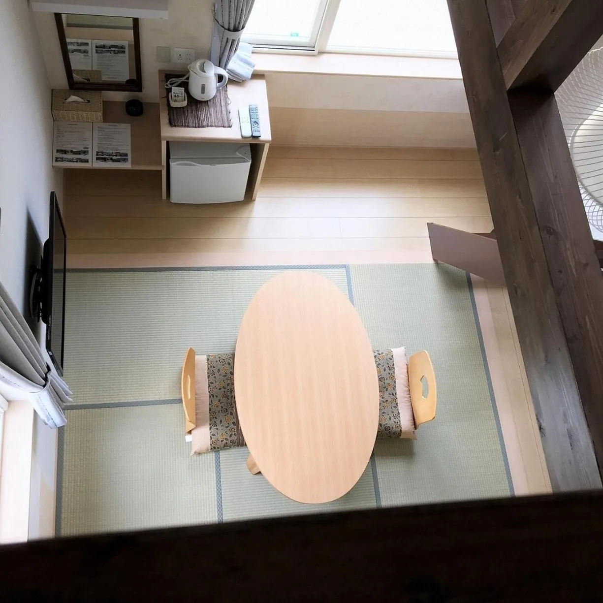 Photo of the whole room in Petit Hotel Blanc Fleur